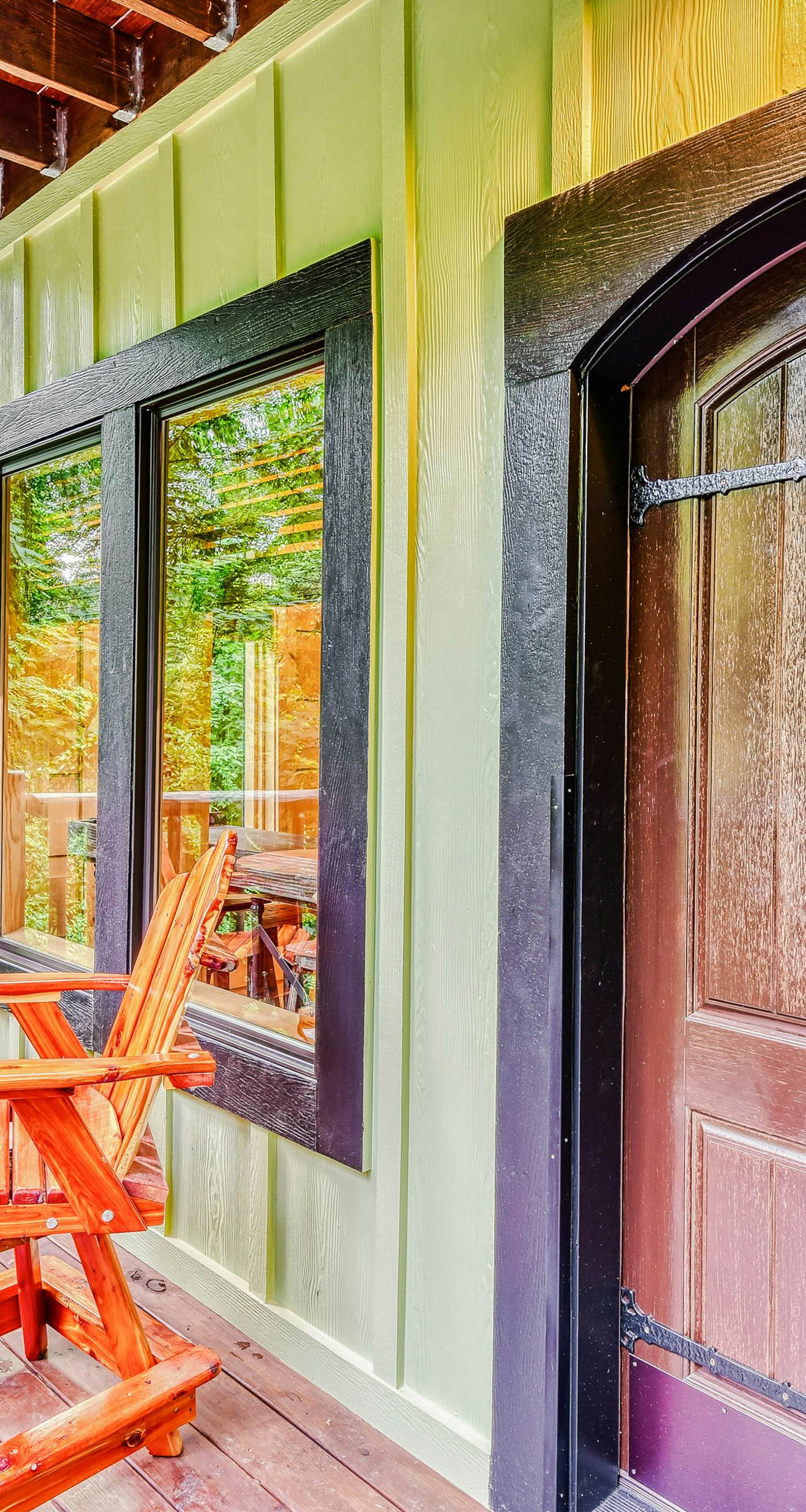 Newly Built Luxe Chalet, Sleeps 10, Hot Tub, Deck