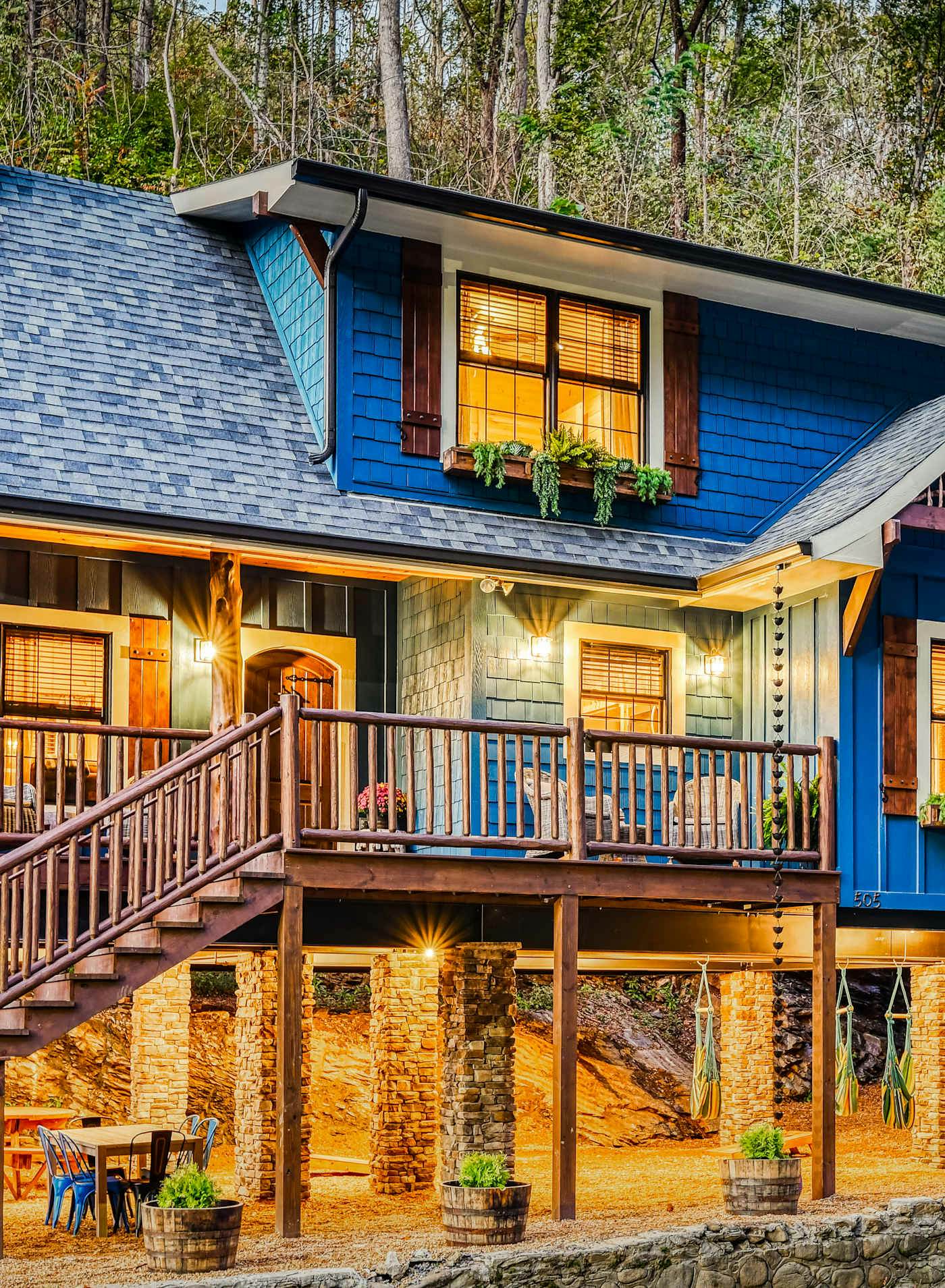 Creekside Luxury Cabin, Hot Tub, Near Downtown