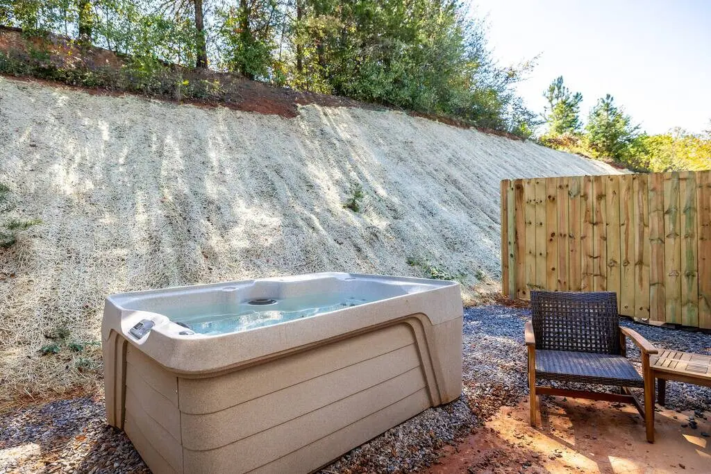 Peaceful Getaway, Sleeps 6・Pet Friendly & Hot Tub