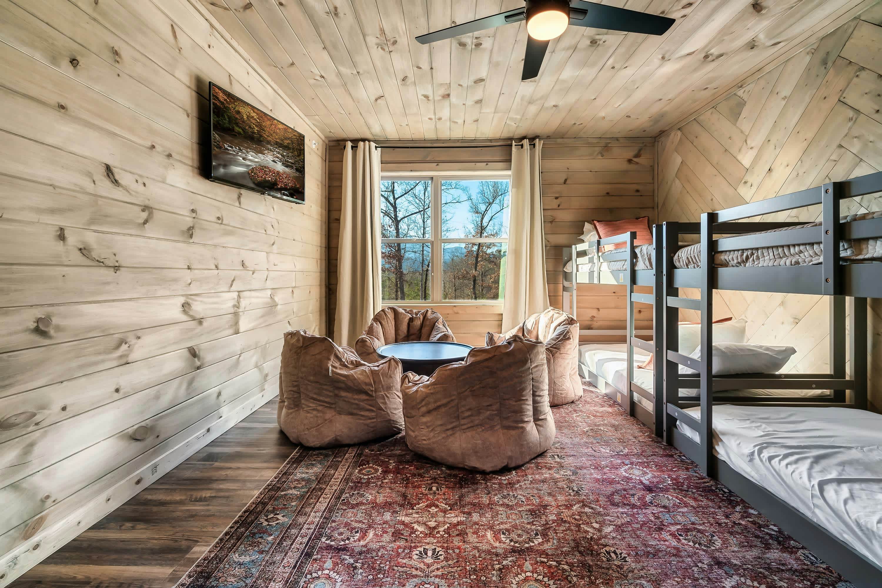 Luxury Cabin w/ View・Pool・Hot Tub・Games・Fire pit