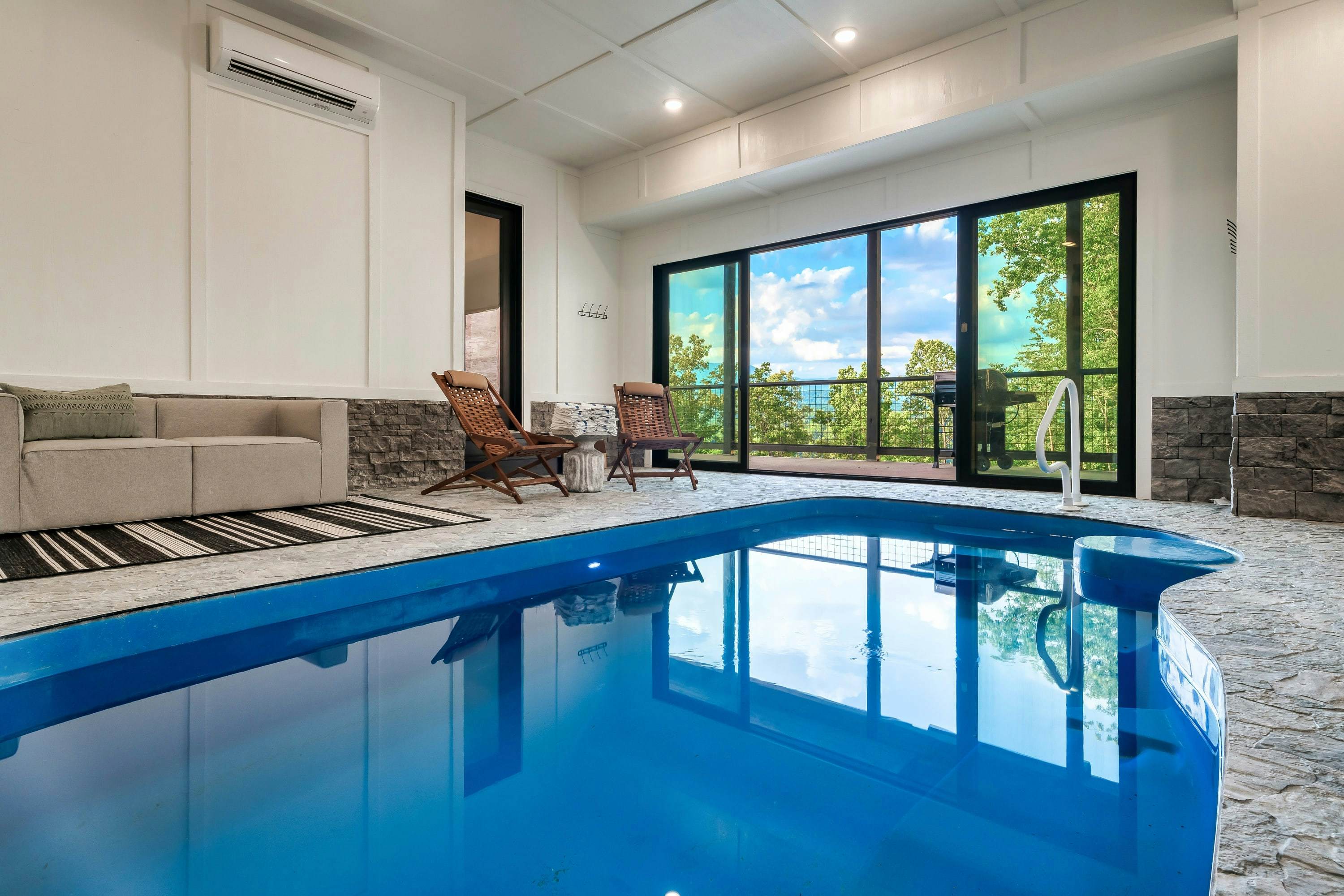 Sleeps 20・Mtn View・Indoor Pool・Theater・Gym・Hot tub