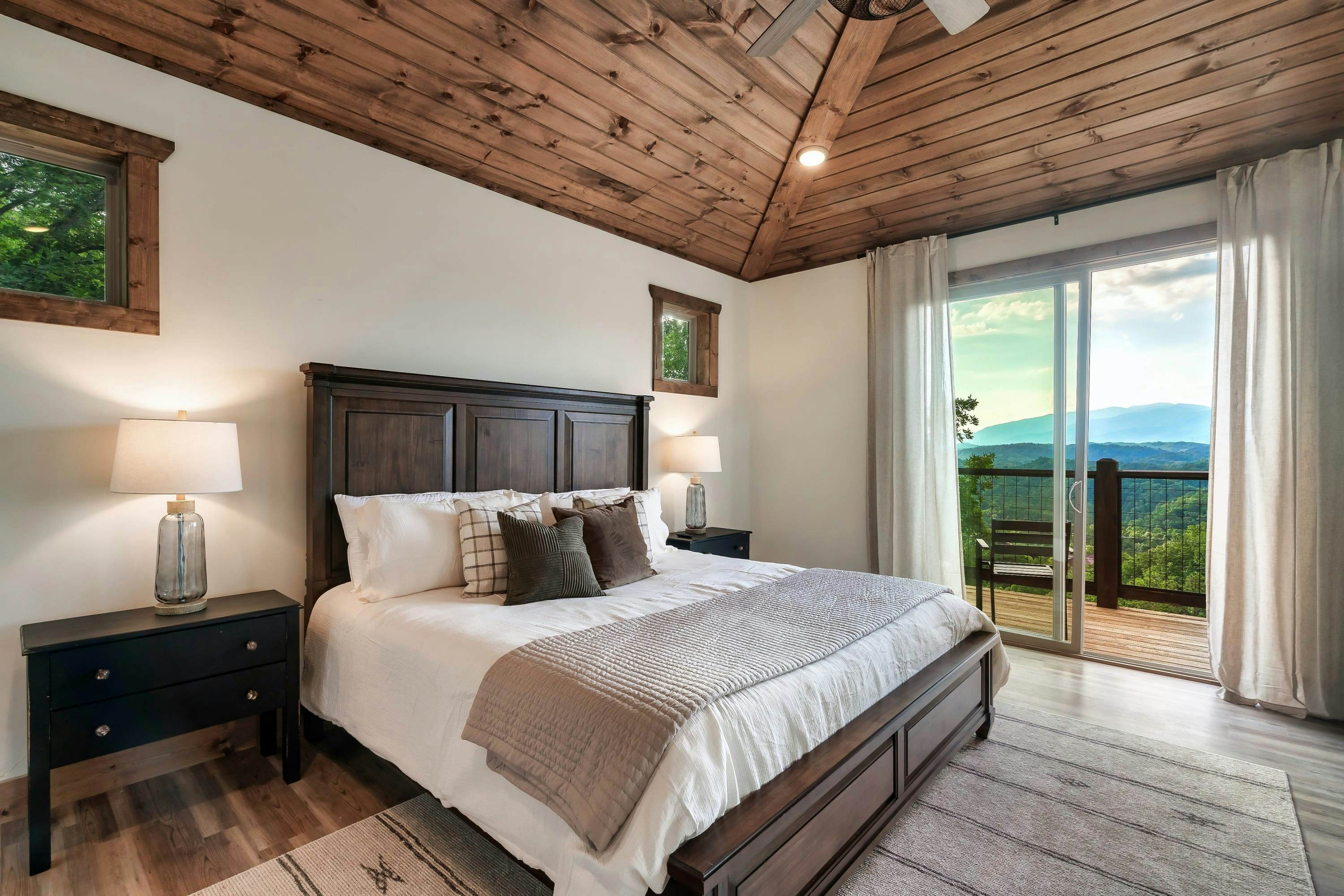 Sleeps 20・Mtn View・Indoor Pool・Theater・Gym・Hot tub