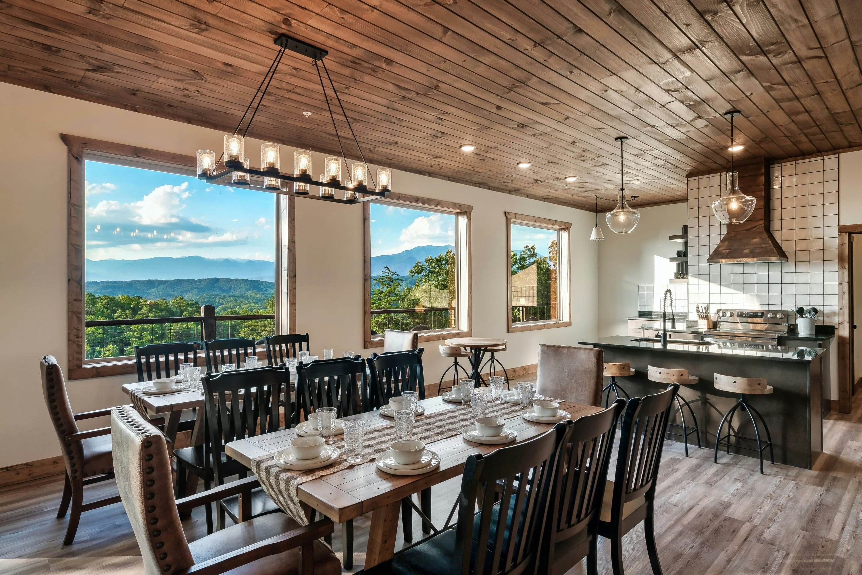 Sleeps 20・Mtn View・Indoor Pool・Theater・Gym・Hot tub