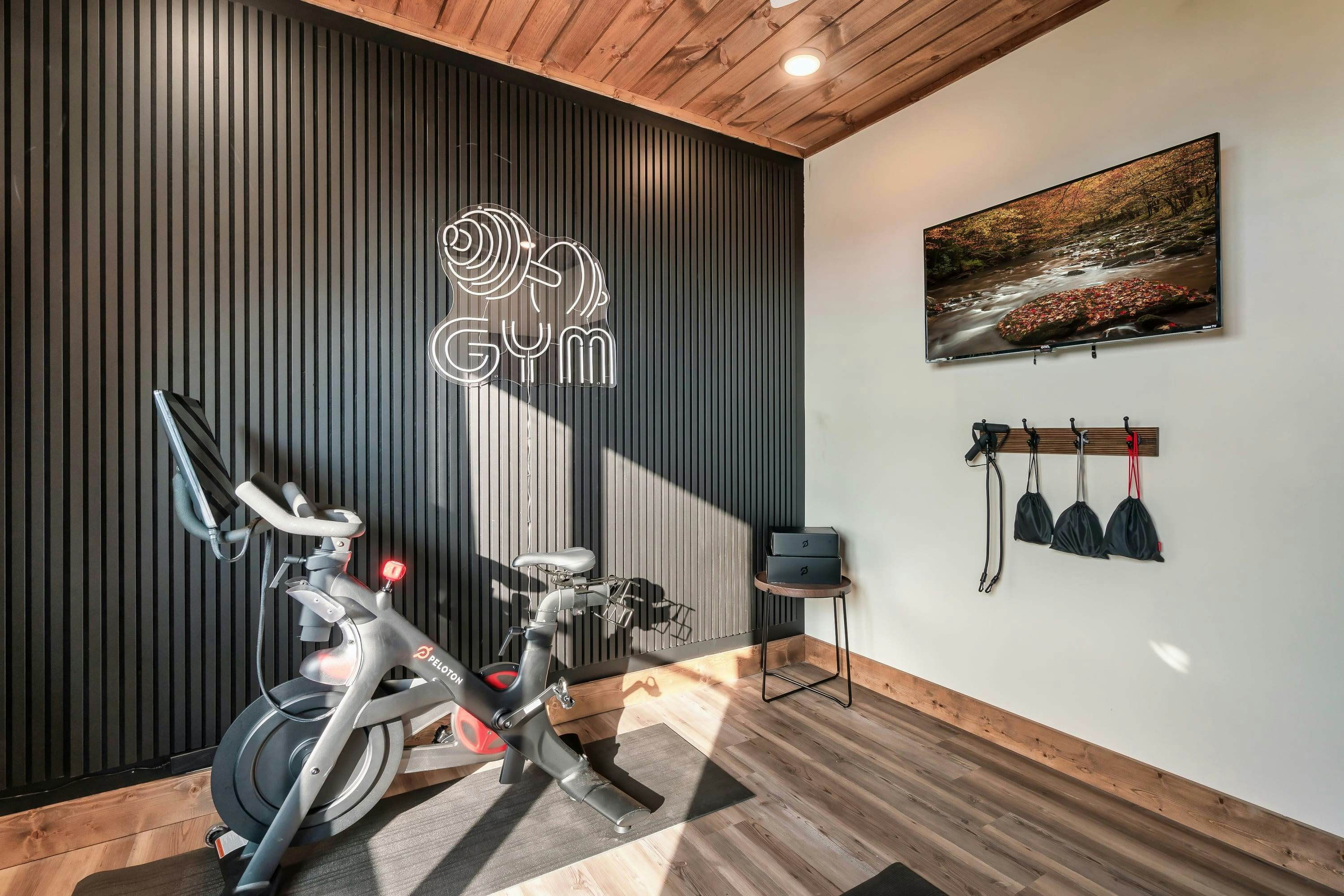 Sleeps 20・Mtn View・Indoor Pool・Theater・Gym・Hot tub