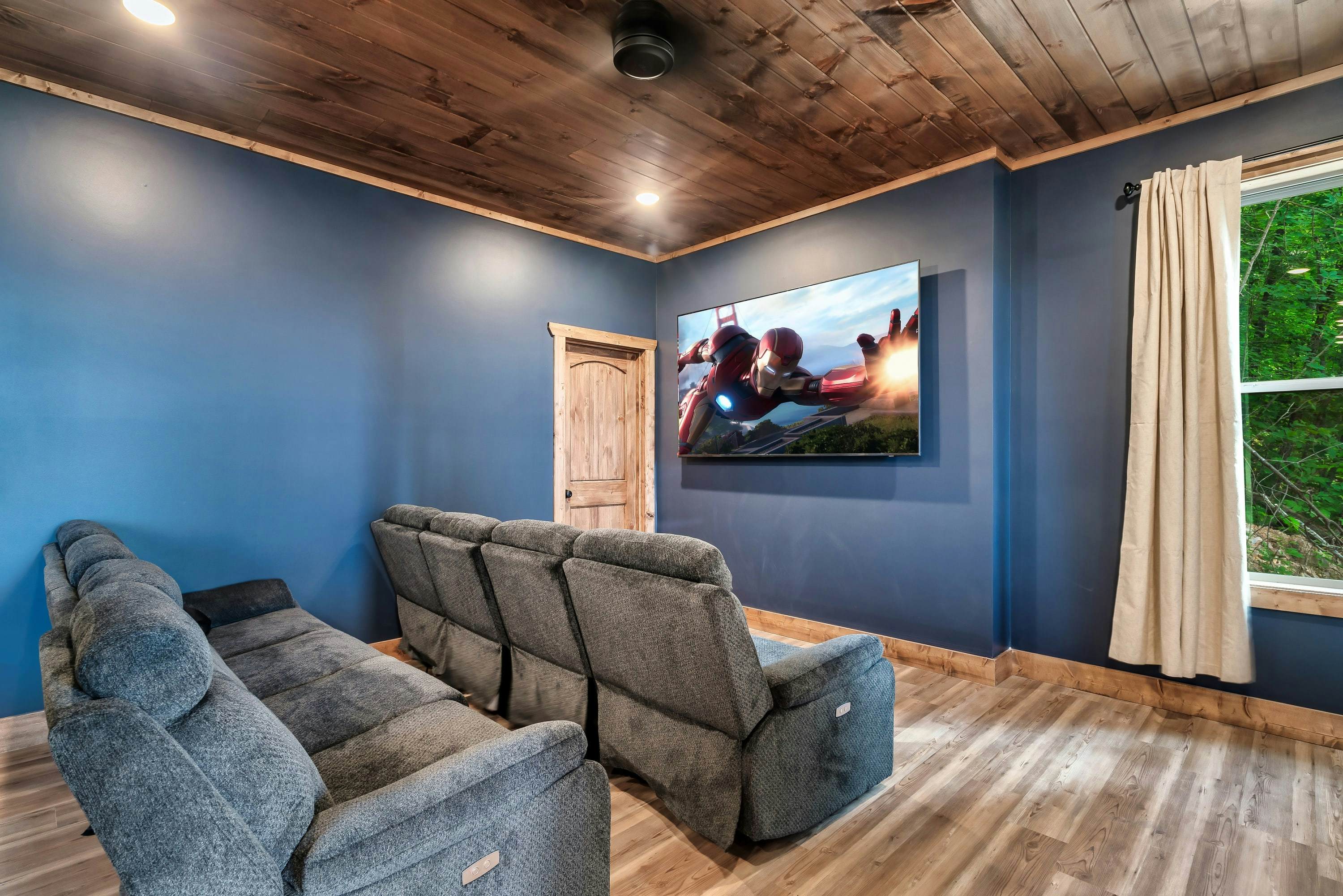 Sleeps 20・Mtn View・Indoor Pool・Theater・Gym・Hot tub