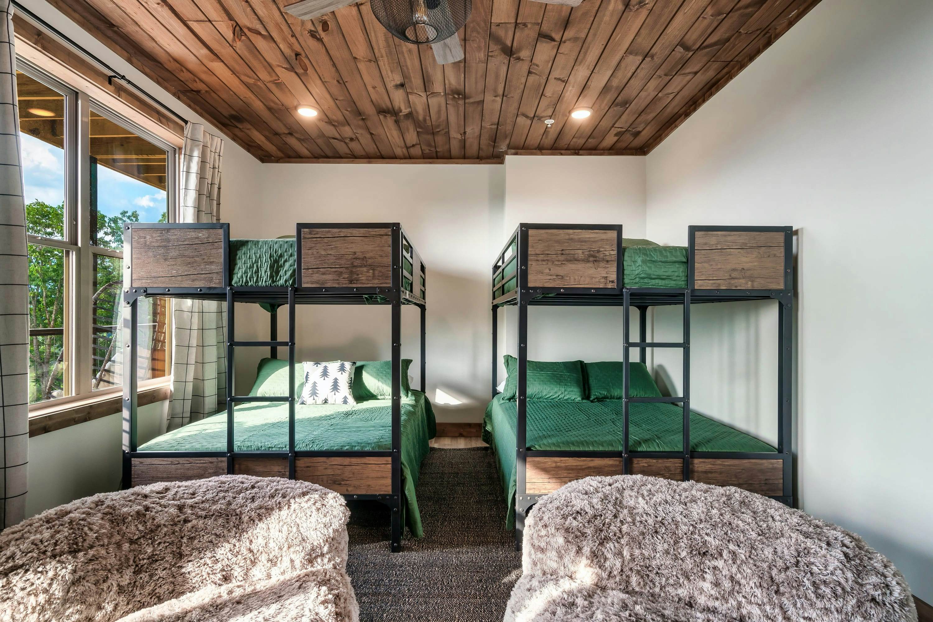 Sleeps 20・Mtn View・Indoor Pool・Theater・Gym・Hot tub