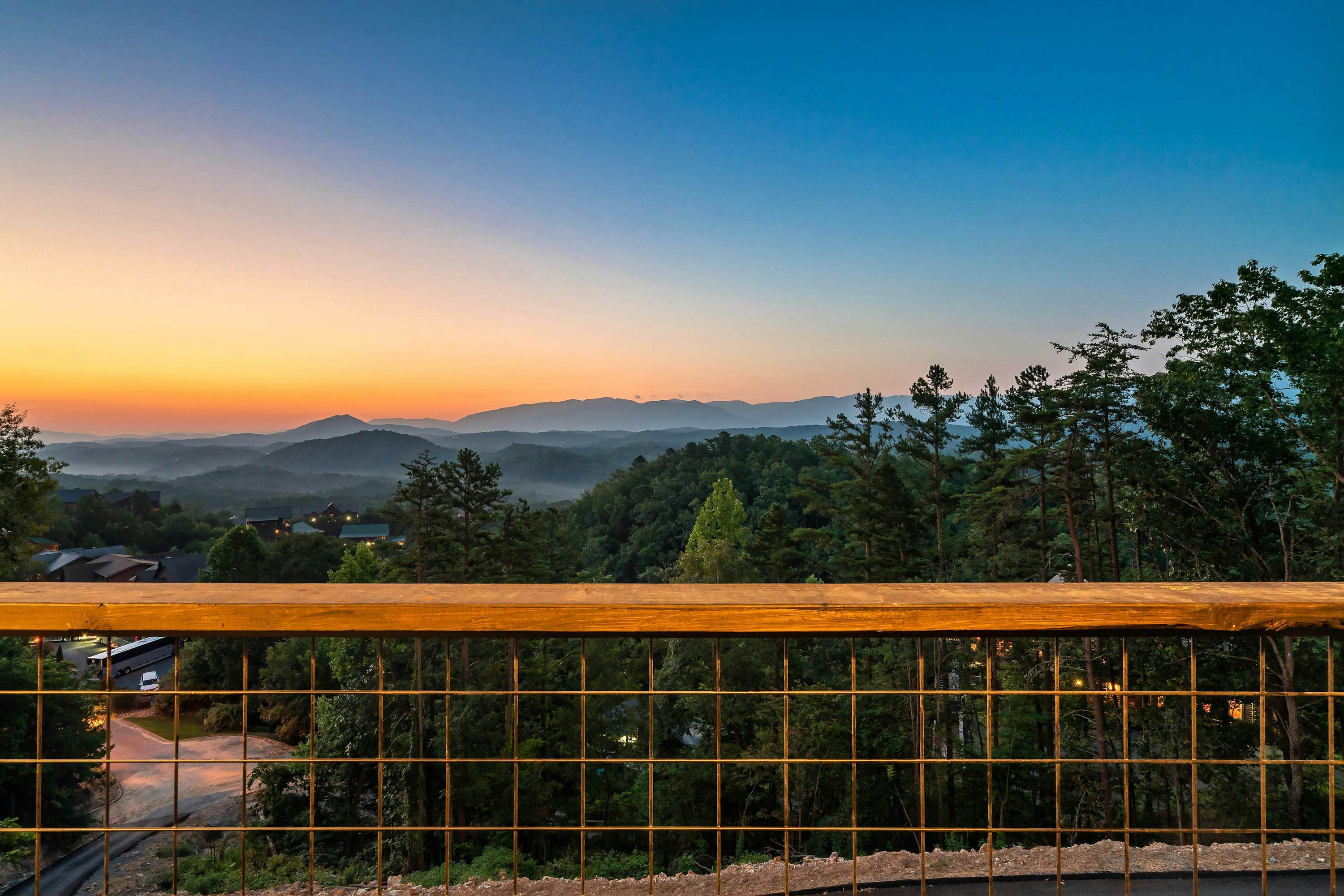 Sleeps 20・Mtn View・Indoor Pool・Theater・Gym・Hot tub