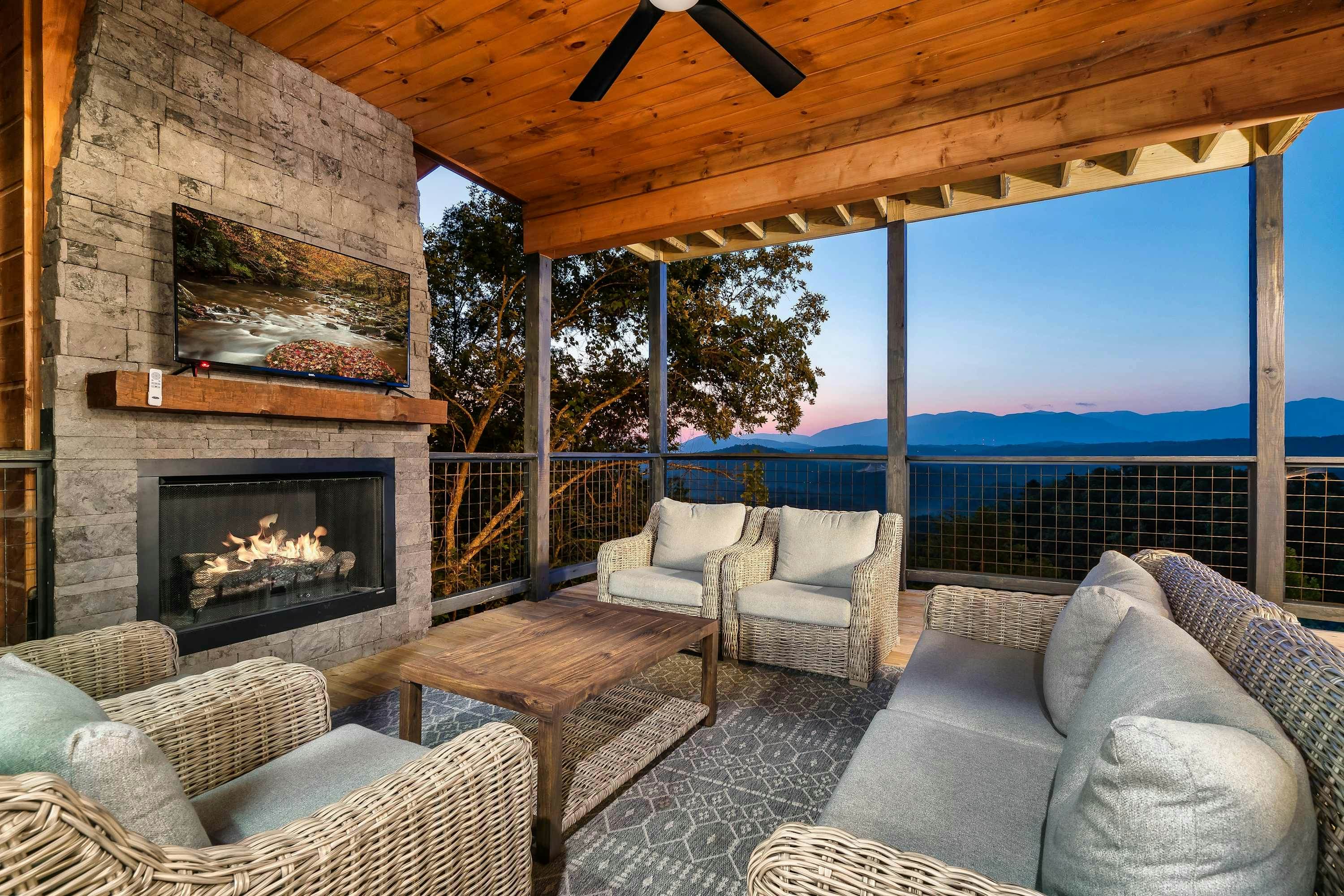 Sleeps 20・Mtn View・Indoor Pool・Theater・Gym・Hot tub