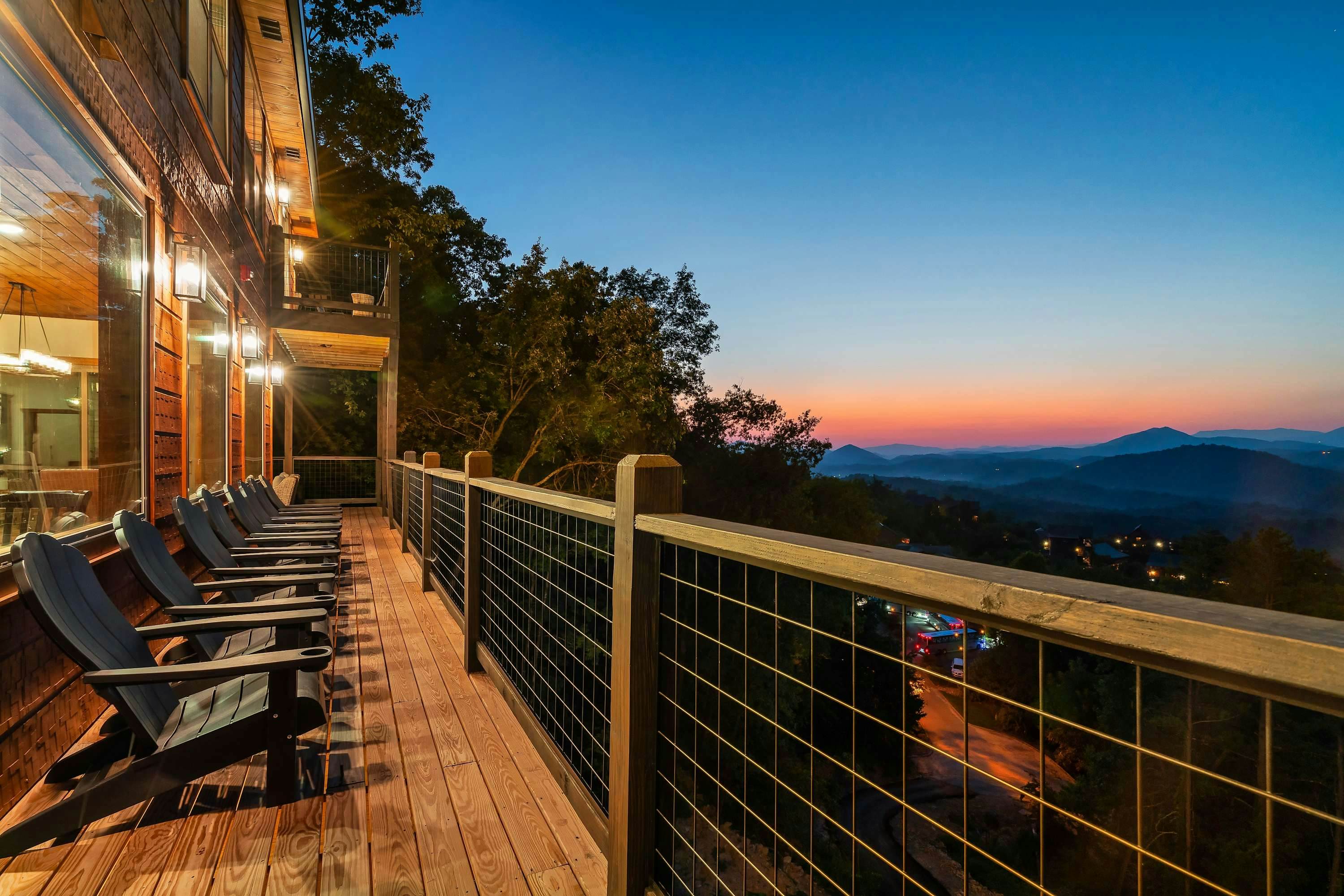 Sleeps 20・Mtn View・Indoor Pool・Theater・Gym・Hot tub