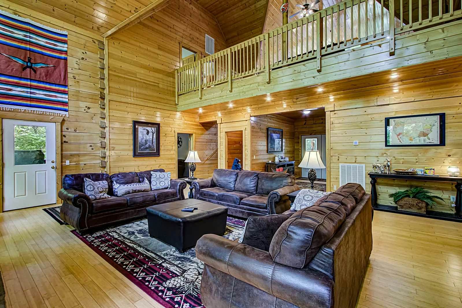 Arrowhead Cabin, Sleeps 18・Hot Tub・Grill・Game Loft