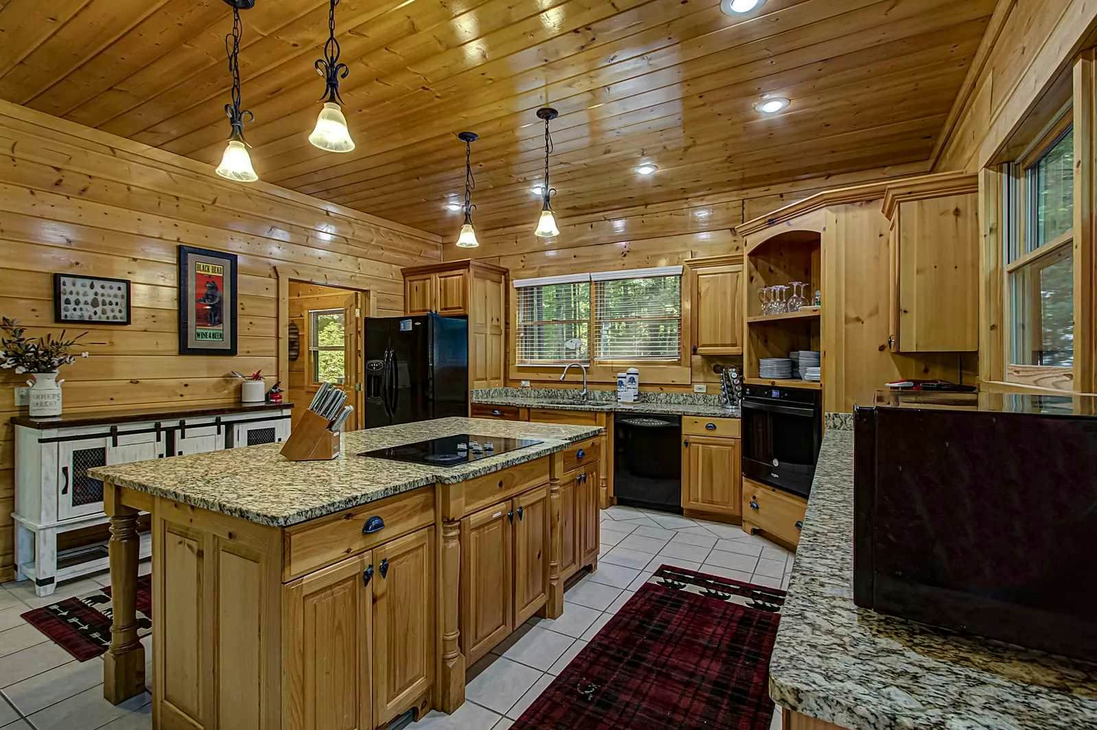 Arrowhead Cabin, Sleeps 18・Hot Tub・Grill・Game Loft