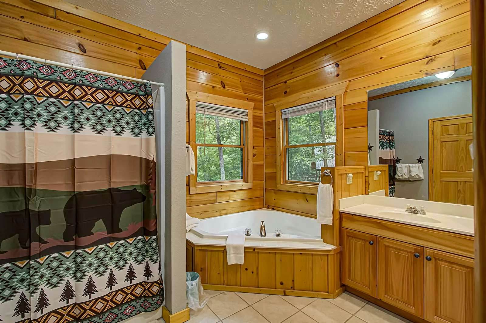 Arrowhead Cabin, Sleeps 18・Hot Tub・Grill・Game Loft