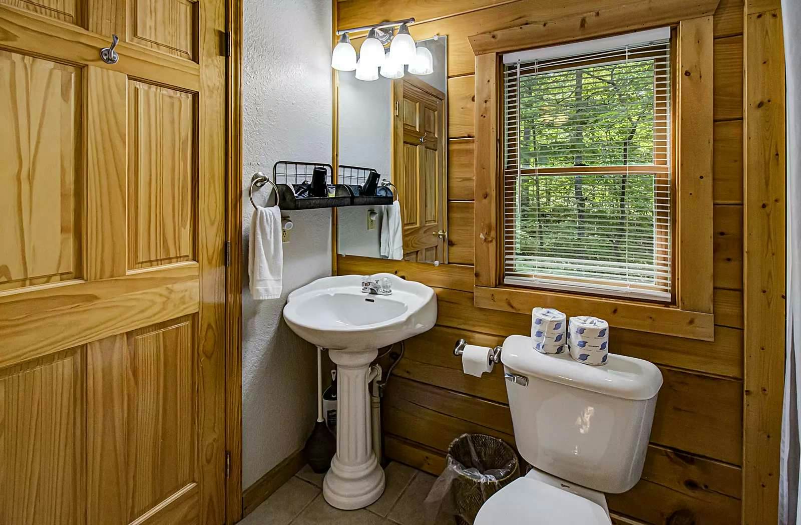 Arrowhead Cabin, Sleeps 18・Hot Tub・Grill・Game Loft