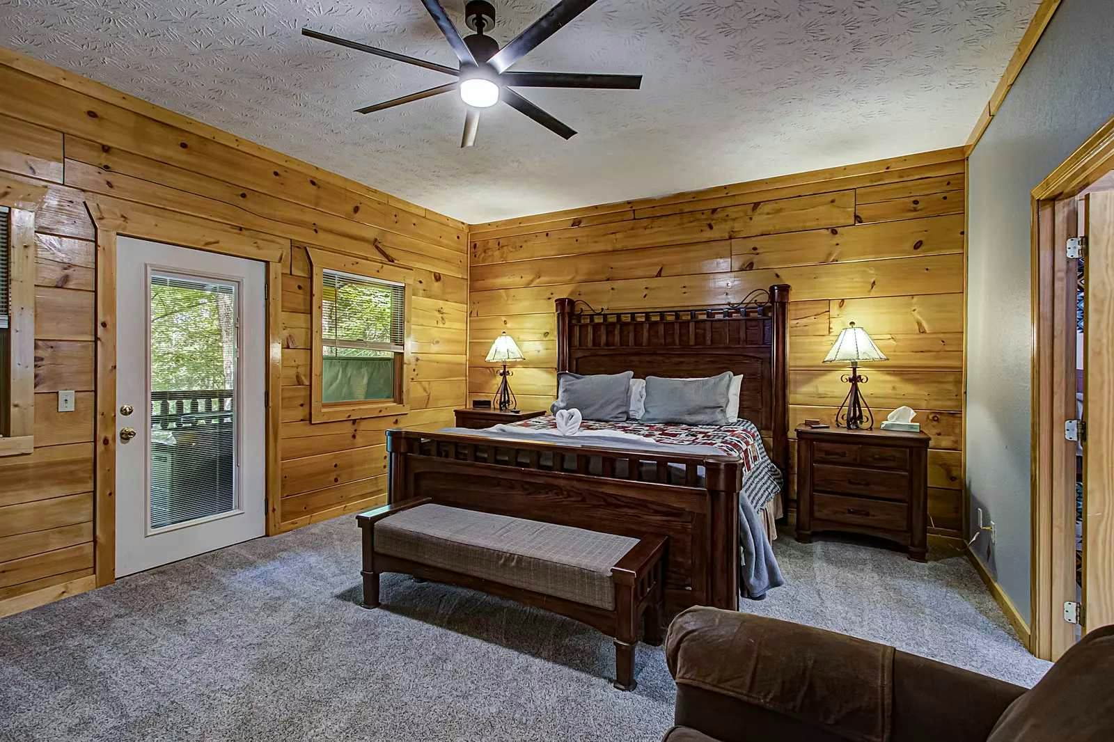 Arrowhead Cabin, Sleeps 18・Hot Tub・Grill・Game Loft