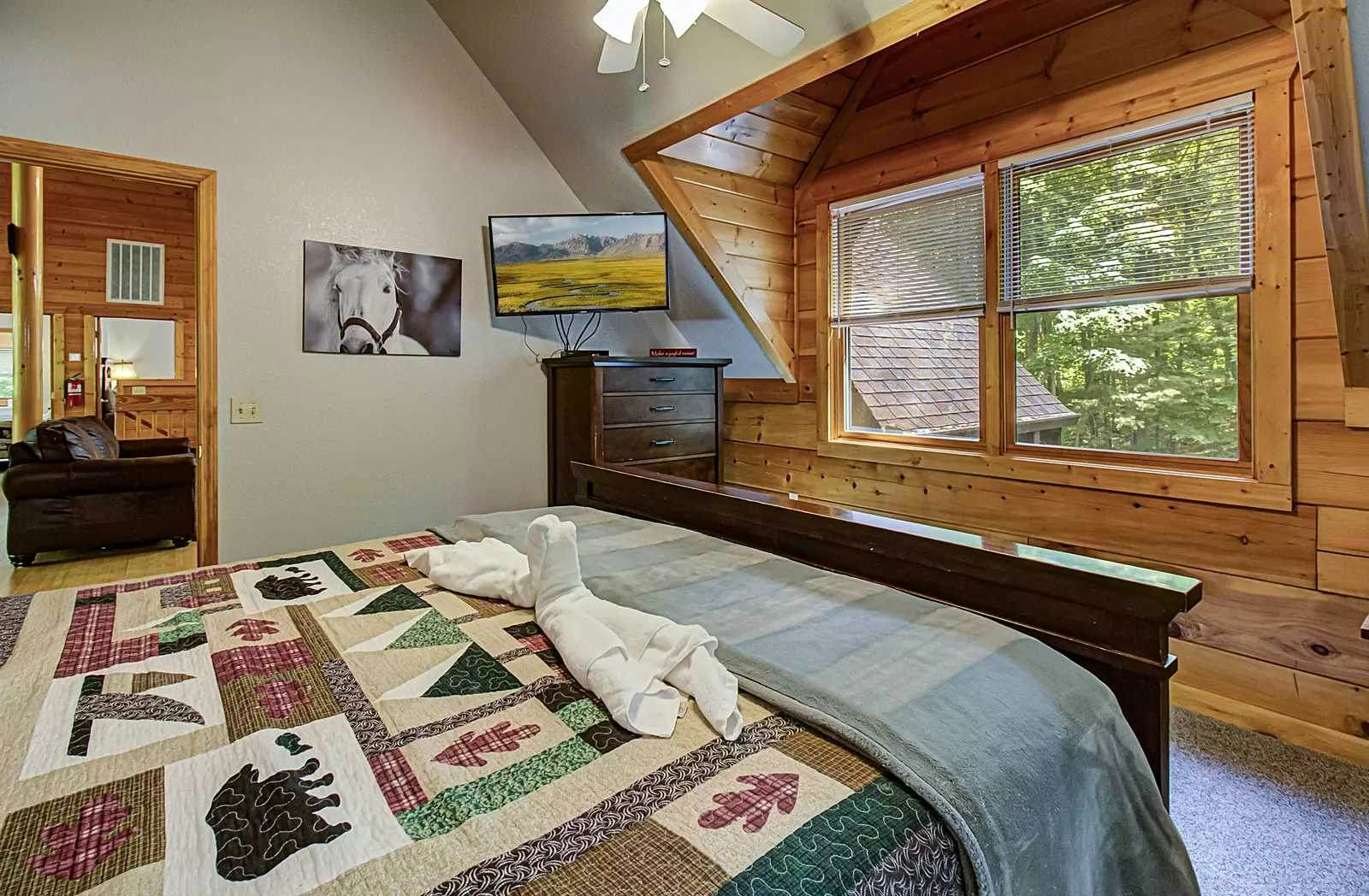 Arrowhead Cabin, Sleeps 18・Hot Tub・Grill・Game Loft