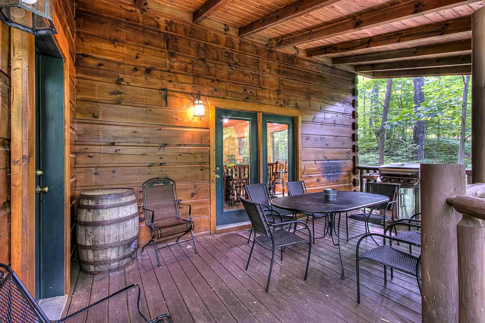 Arrowhead Cabin, Sleeps 18・Hot Tub・Grill・Game Loft