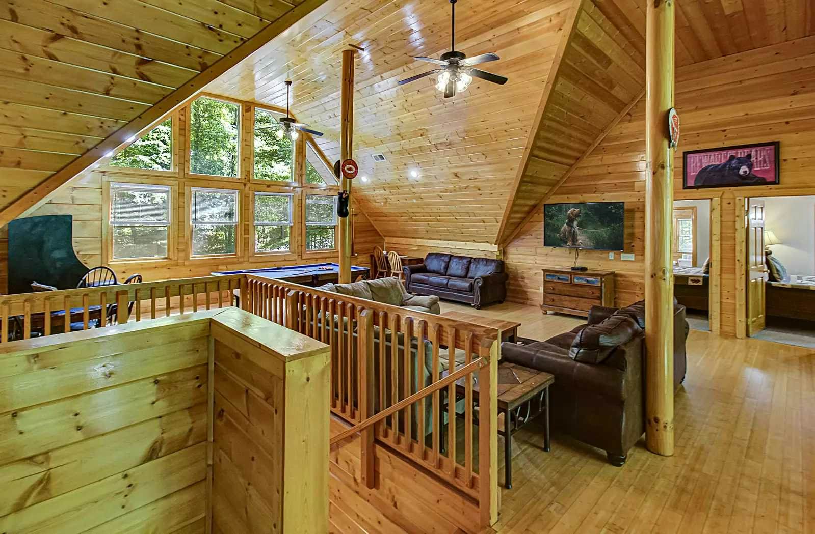 Arrowhead Cabin, Sleeps 18・Hot Tub・Grill・Game Loft