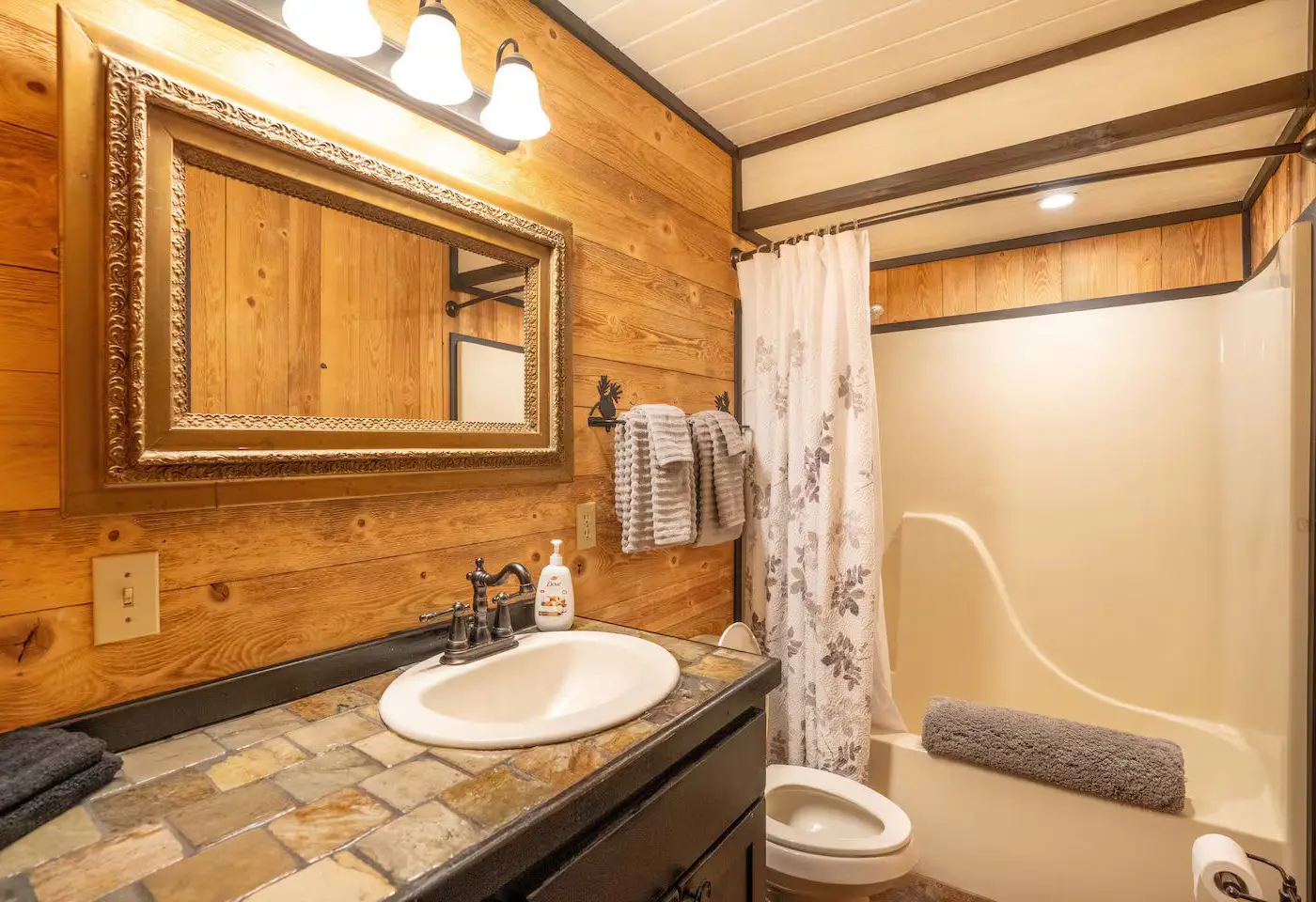 Cozy & Spacious Retreat, Sleeps 8・Hot Tub・Scenic