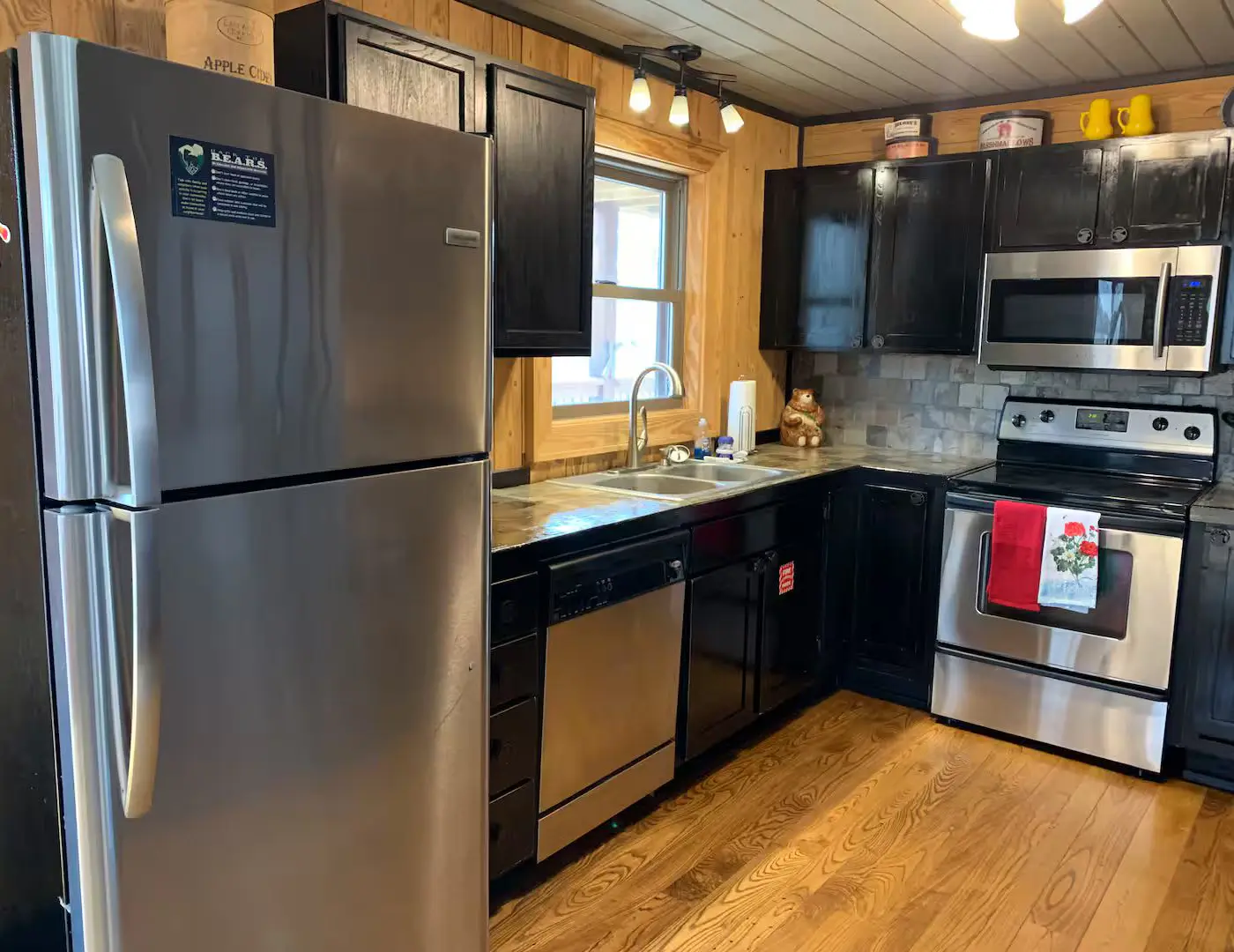 Cozy & Spacious Retreat, Sleeps 8・Hot Tub・Scenic