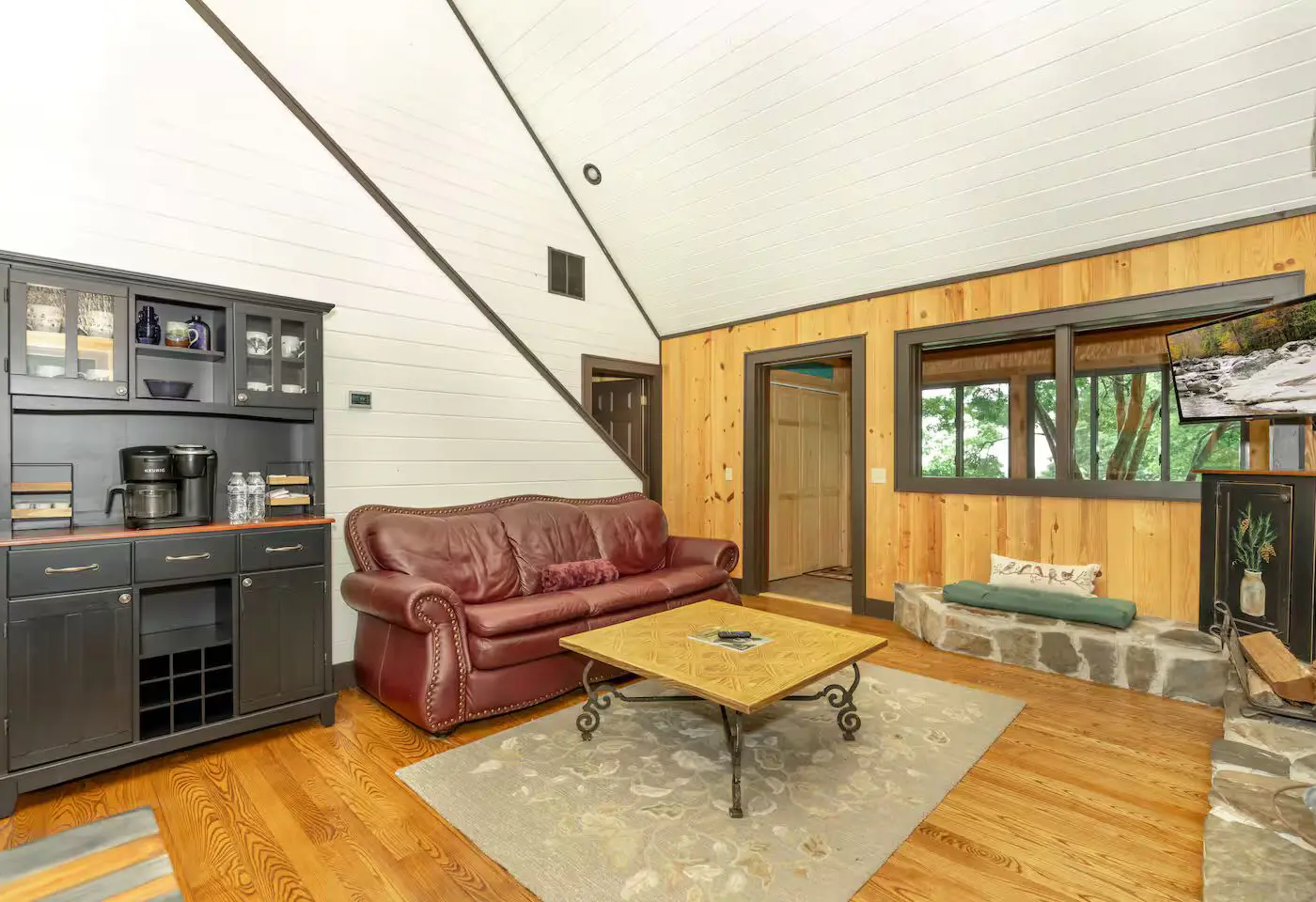 Cozy & Spacious Retreat, Sleeps 8・Hot Tub・Scenic