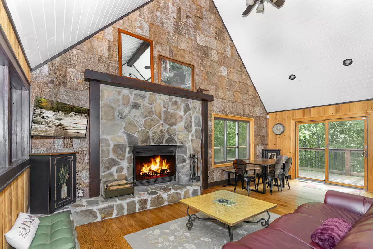 Cozy & Spacious Retreat, Sleeps 8・Hot Tub・Scenic