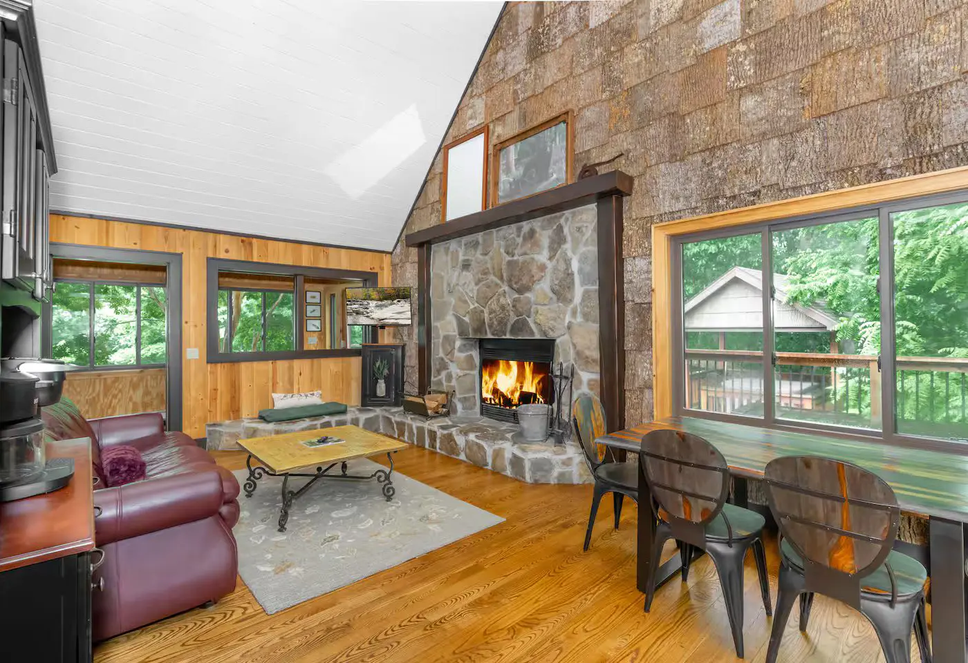 Cozy & Spacious Retreat, Sleeps 8・Hot Tub・Scenic