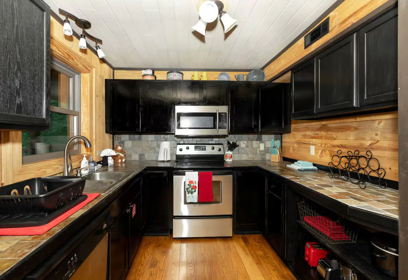 Cozy & Spacious Retreat, Sleeps 8・Hot Tub・Scenic