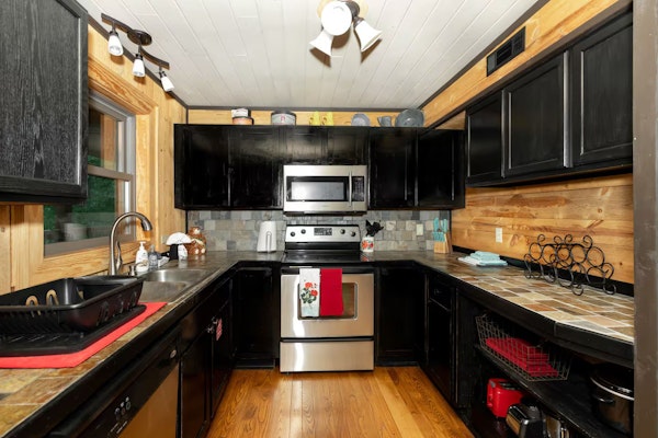 Cozy & Spacious Retreat, Sleeps 8・Hot Tub・Scenic