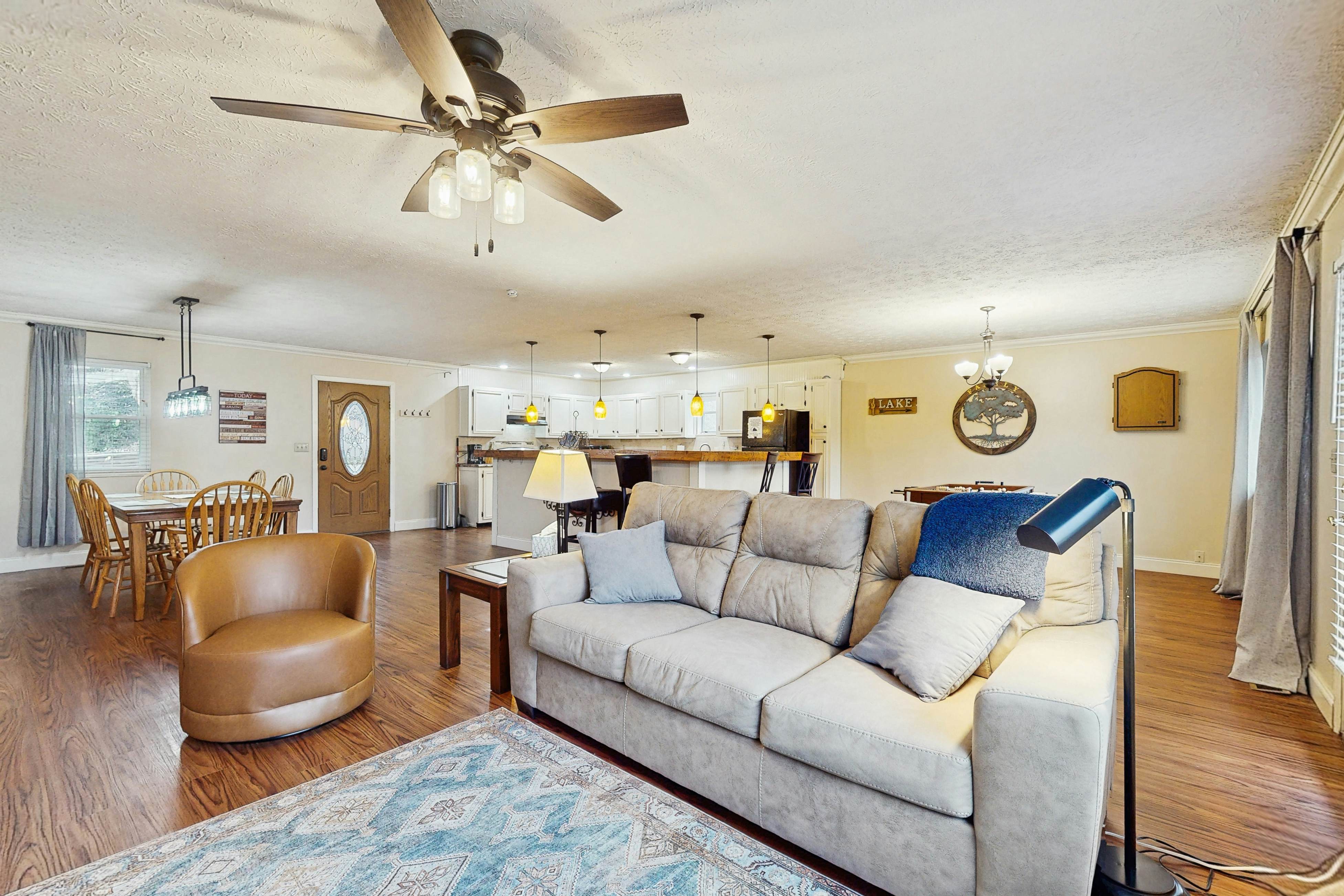 Cozy Lake Duplex | Luxe Kitchen・Games・Dog-friendly