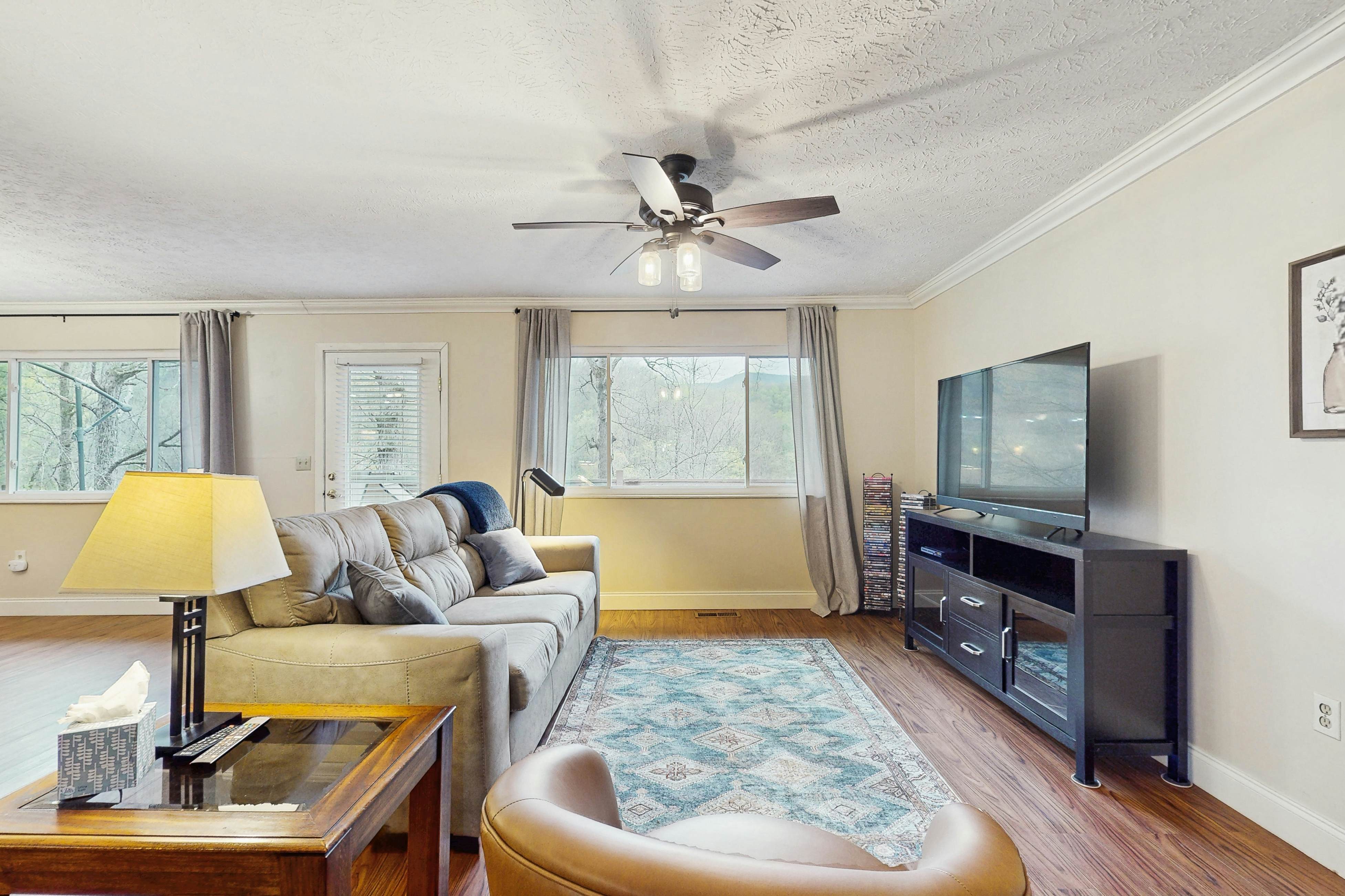 Cozy Lake Duplex | Luxe Kitchen・Games・Dog-friendly