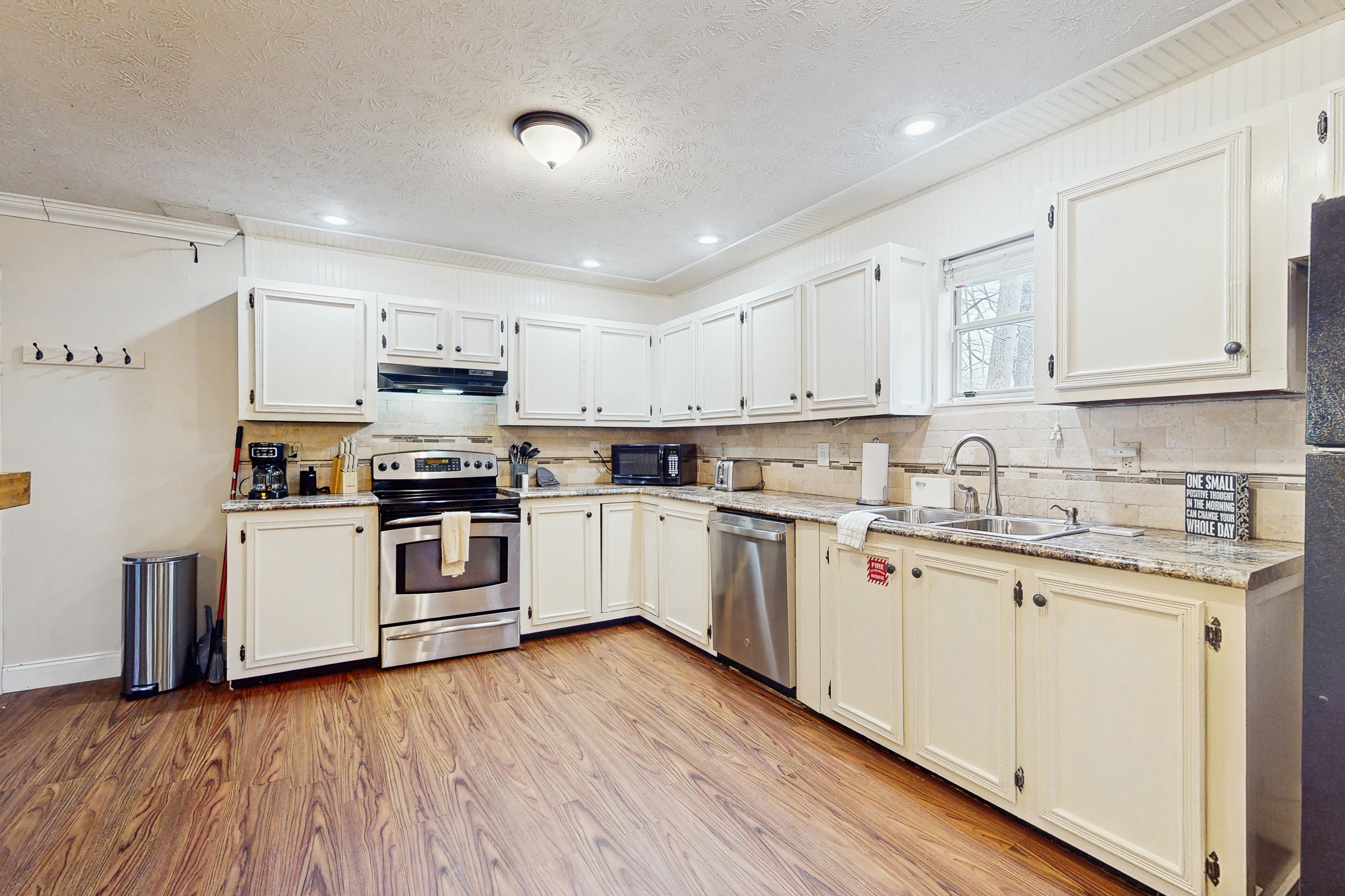 Cozy Lake Duplex, Sleeps 5・Games・Dog-friendly