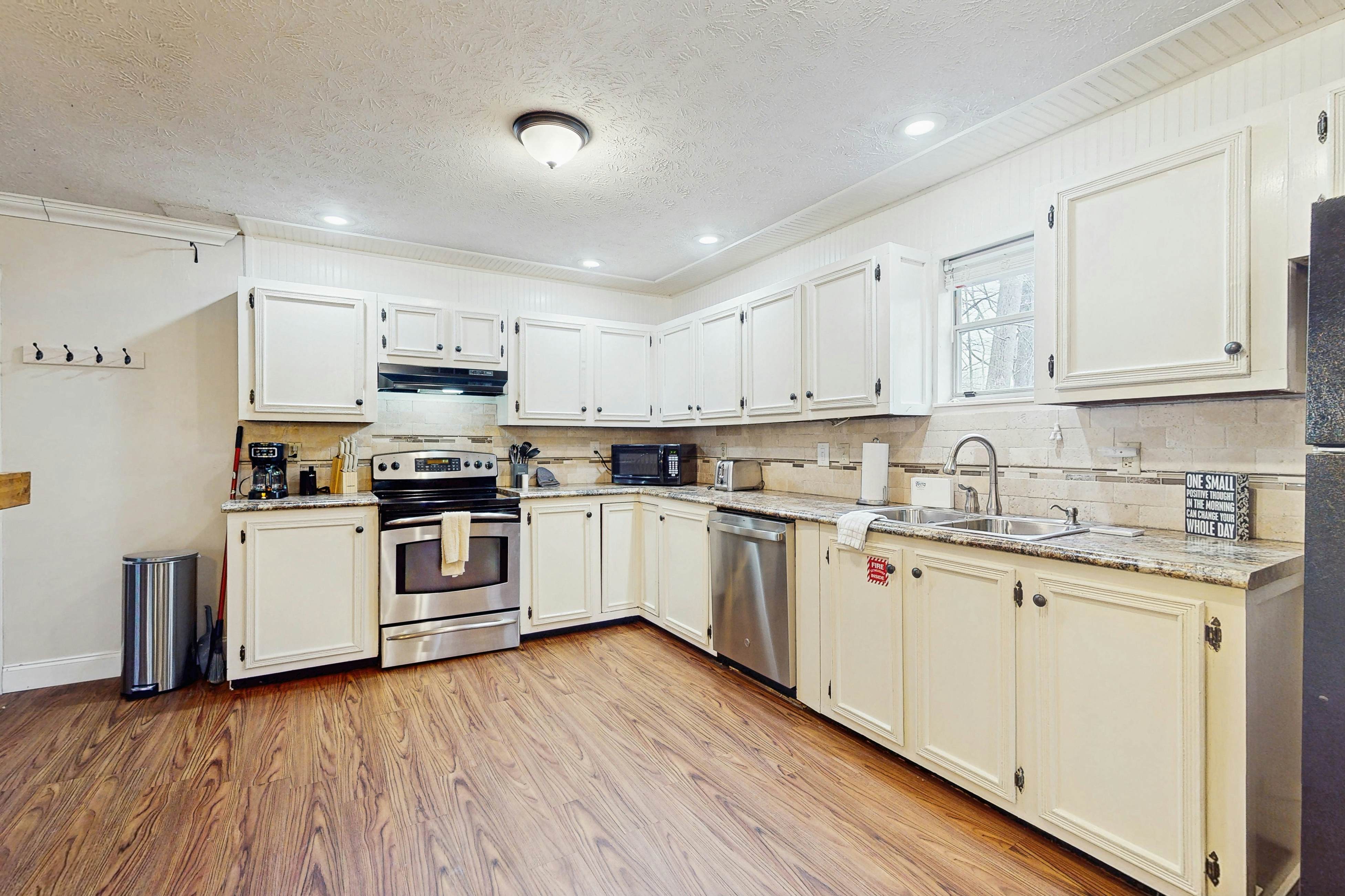 Cozy Lake Duplex | Luxe Kitchen・Games・Dog-friendly