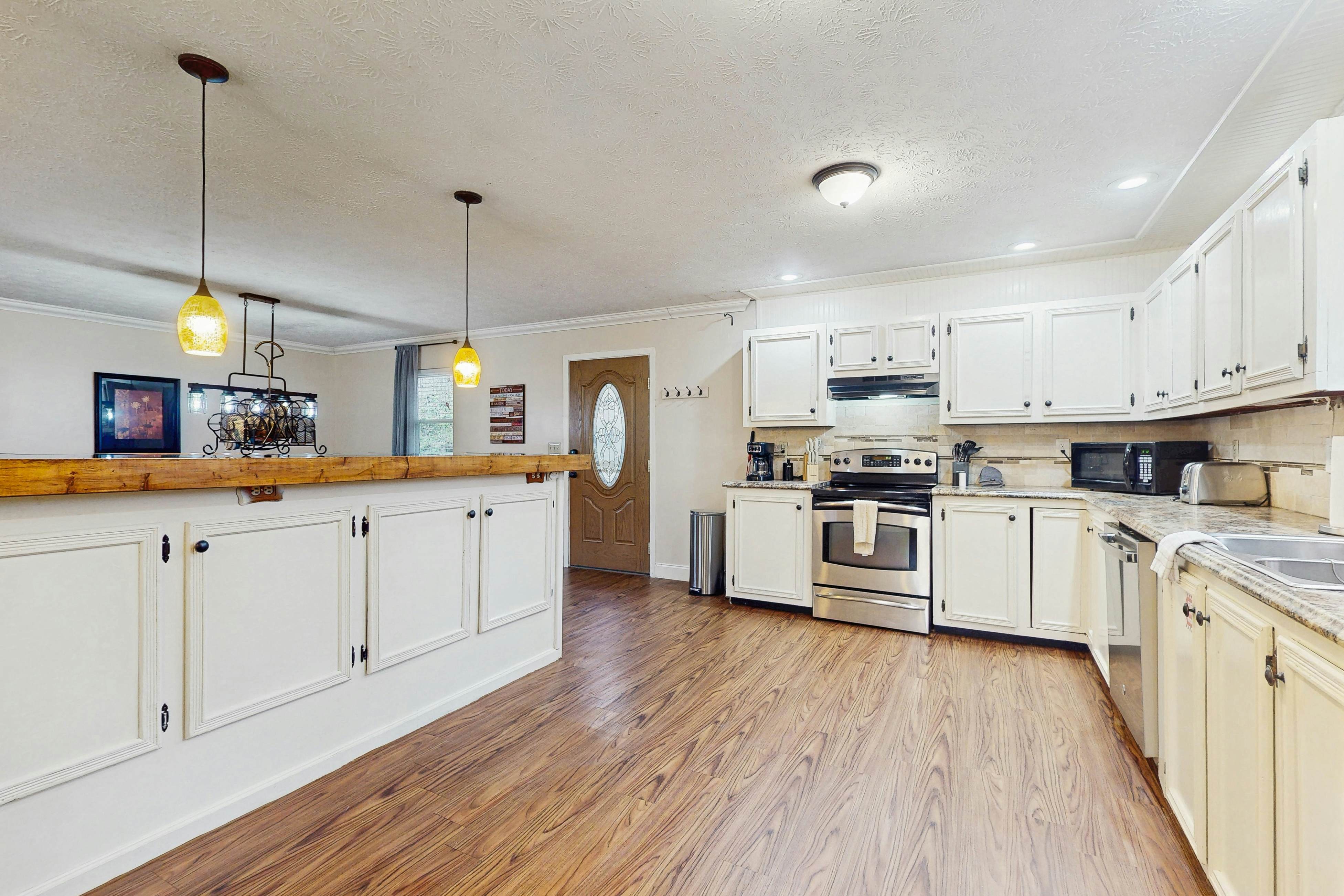 Cozy Lake Duplex | Luxe Kitchen・Games・Dog-friendly