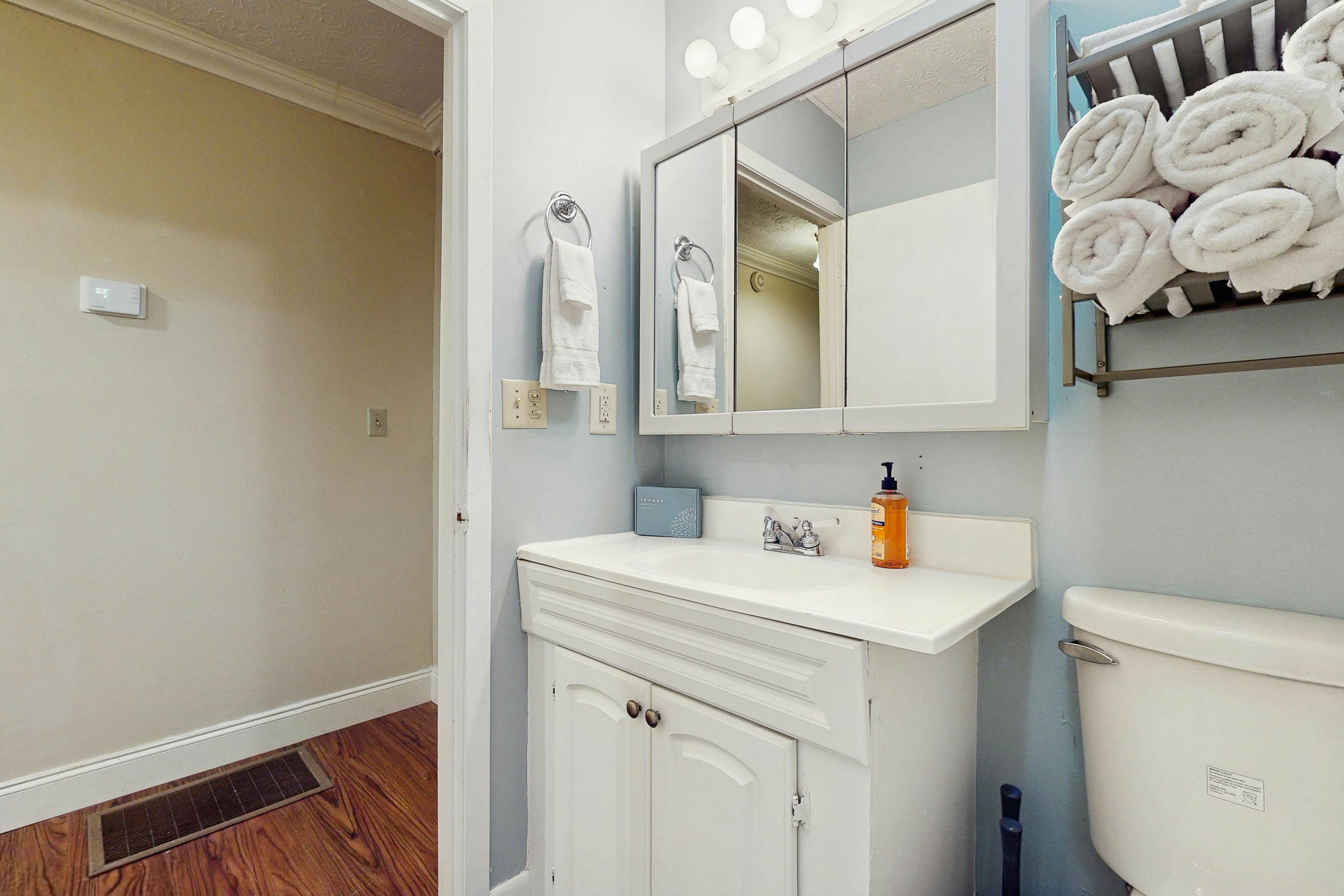 Cozy Lake Duplex | Luxe Kitchen・Games・Dog-friendly