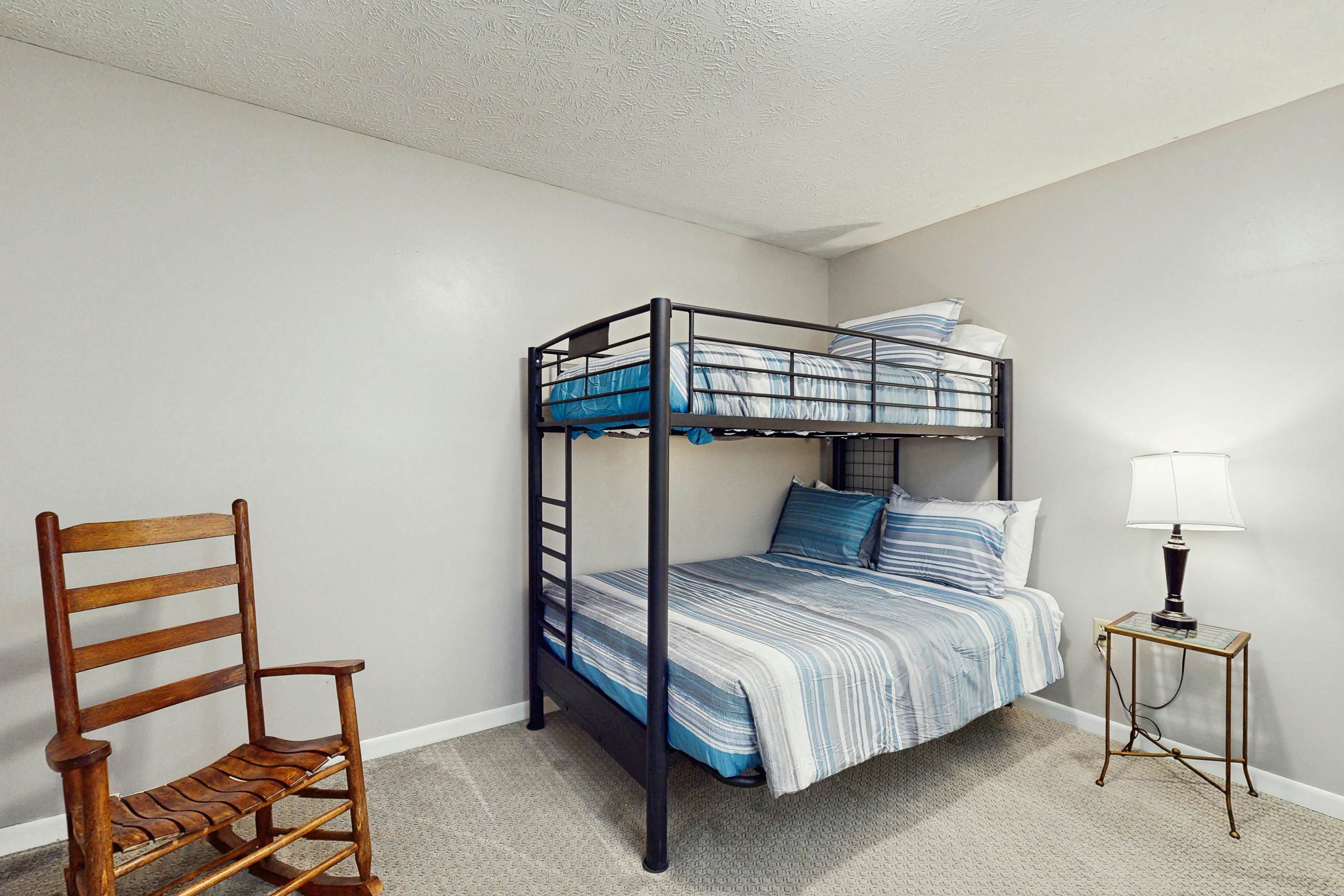 Cozy Lake Duplex | Luxe Kitchen・Games・Dog-friendly