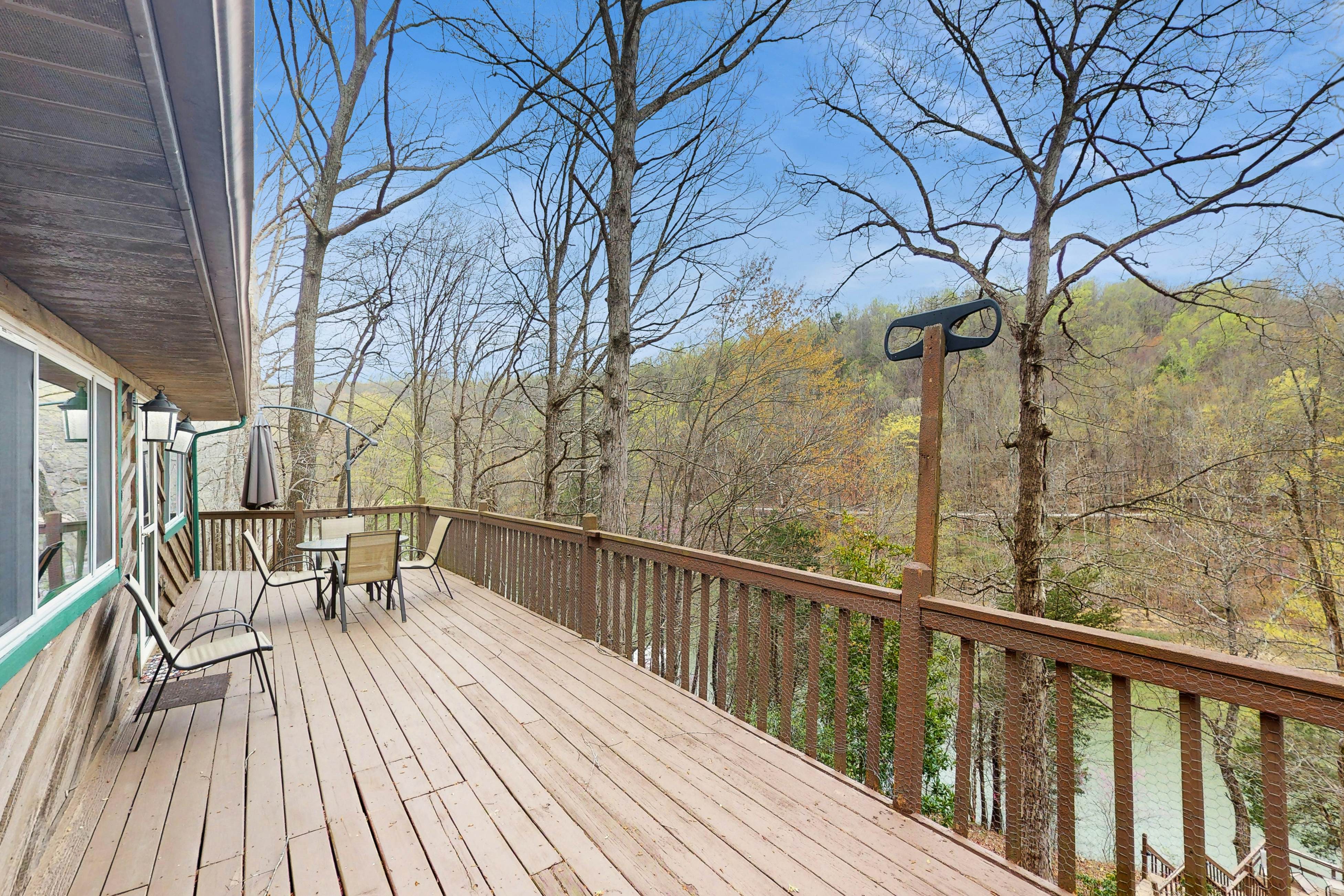 Cozy Lake Duplex | Luxe Kitchen・Games・Dog-friendly