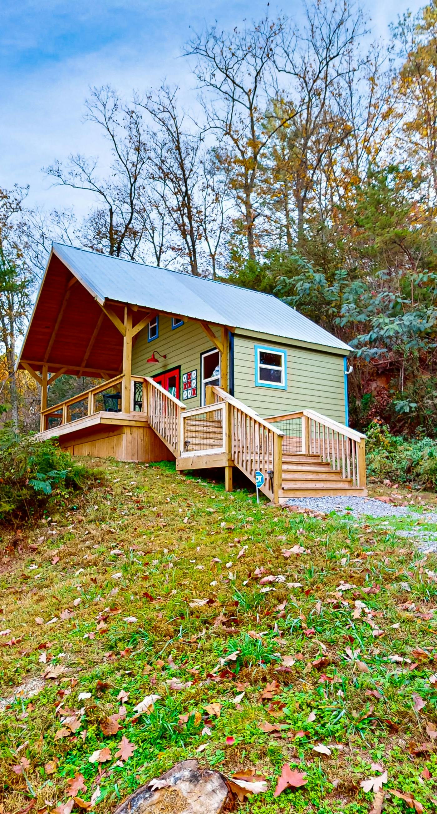 Charming Cabin, Sleeps 4, Lovely Views, Fire Pit