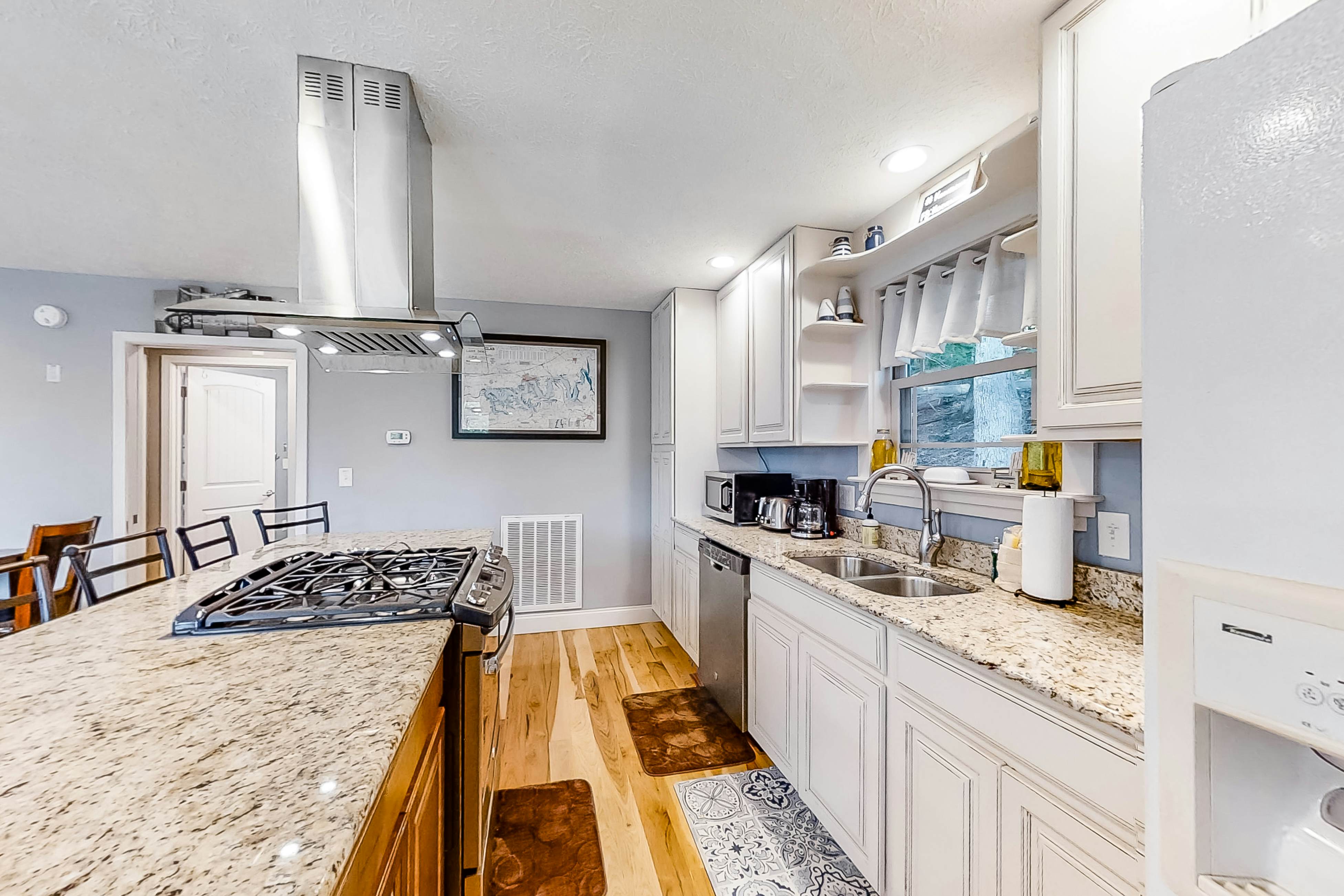 Lakefront Home, Sleeps 12 W Private Dock・Grill