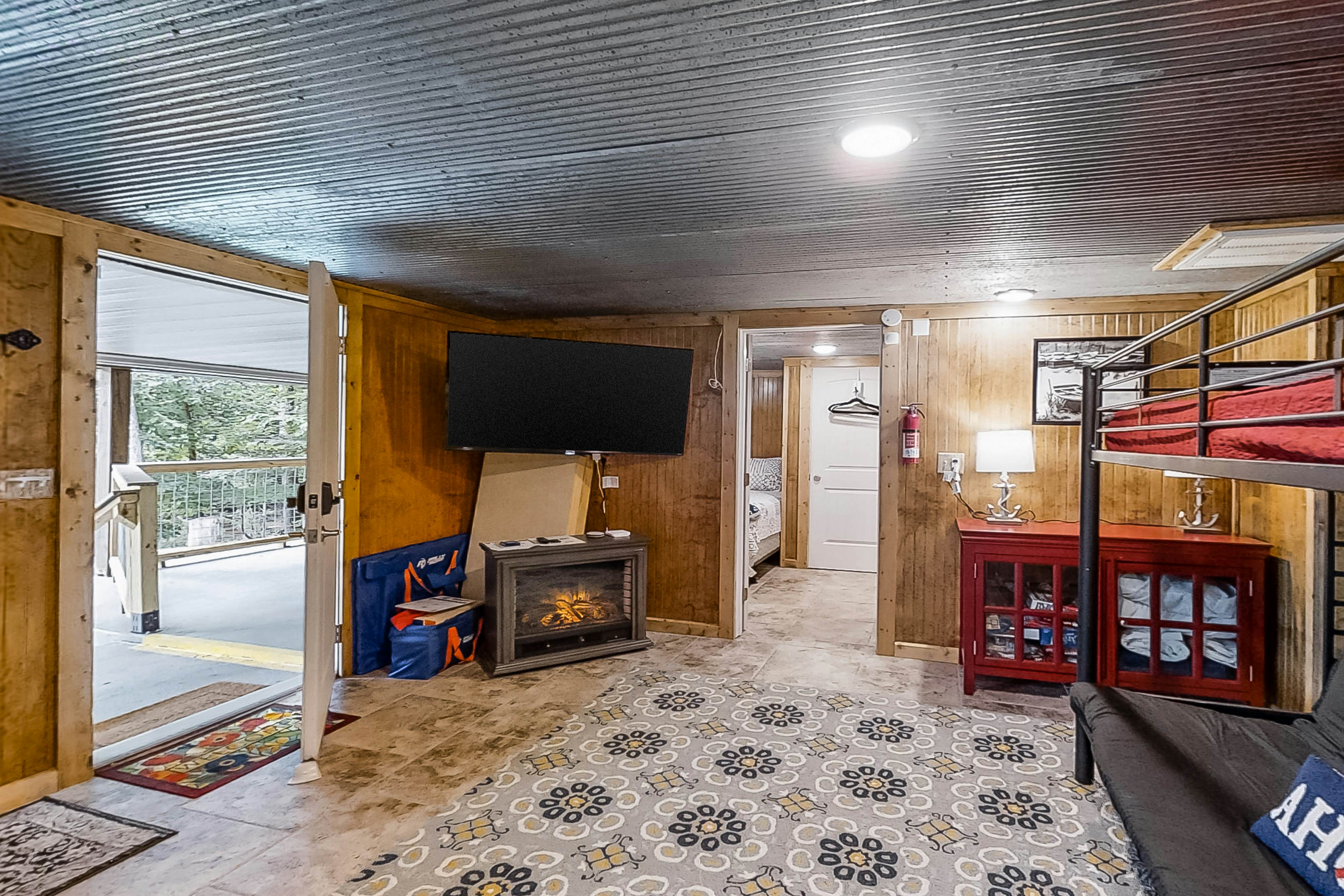 Lakefront Home, Sleeps 12 W Private Dock・Grill