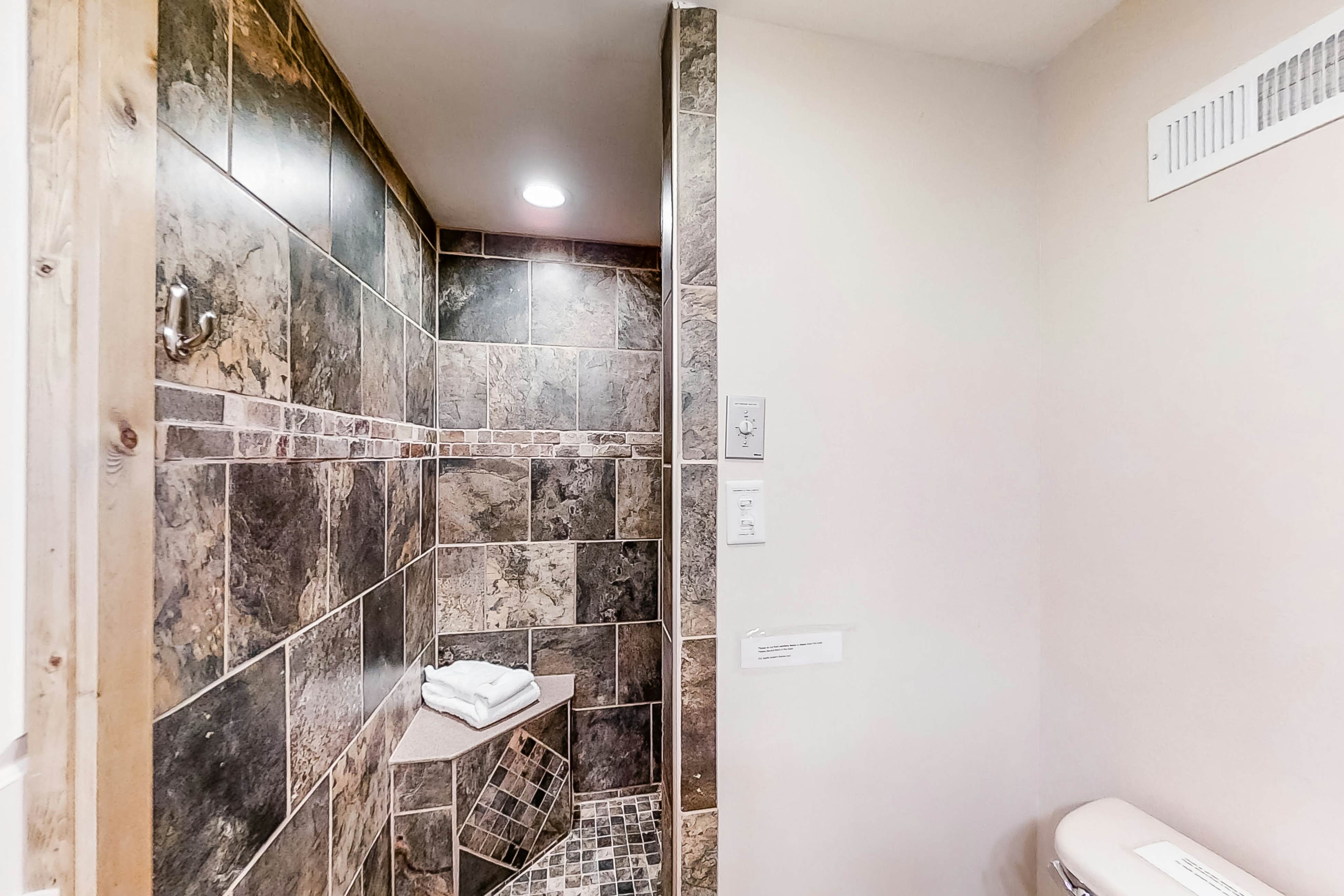 Lakefront Home, Sleeps 12 W Private Dock・Grill