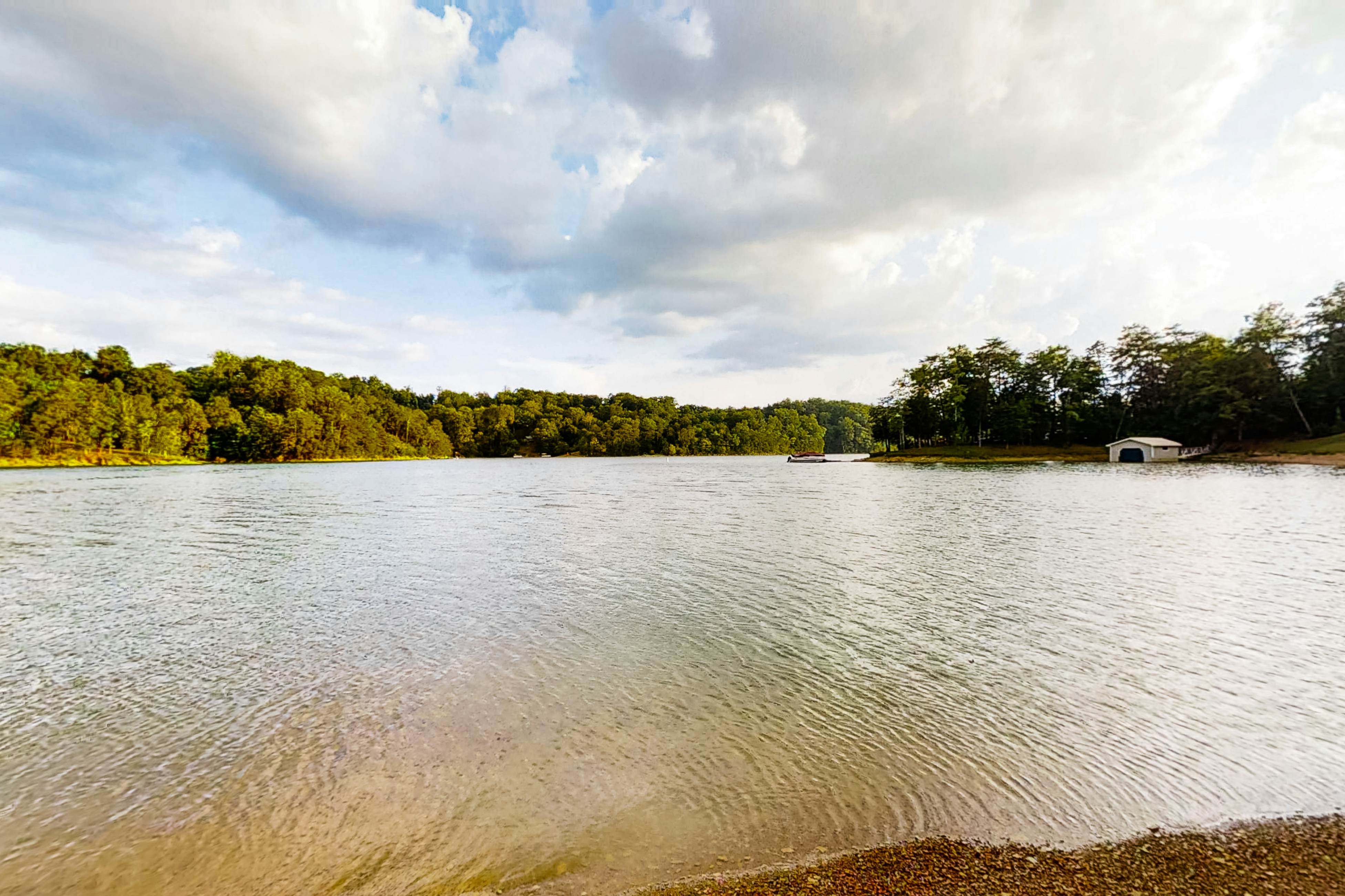 Lakefront Home, Sleeps 12 W Private Dock・Grill