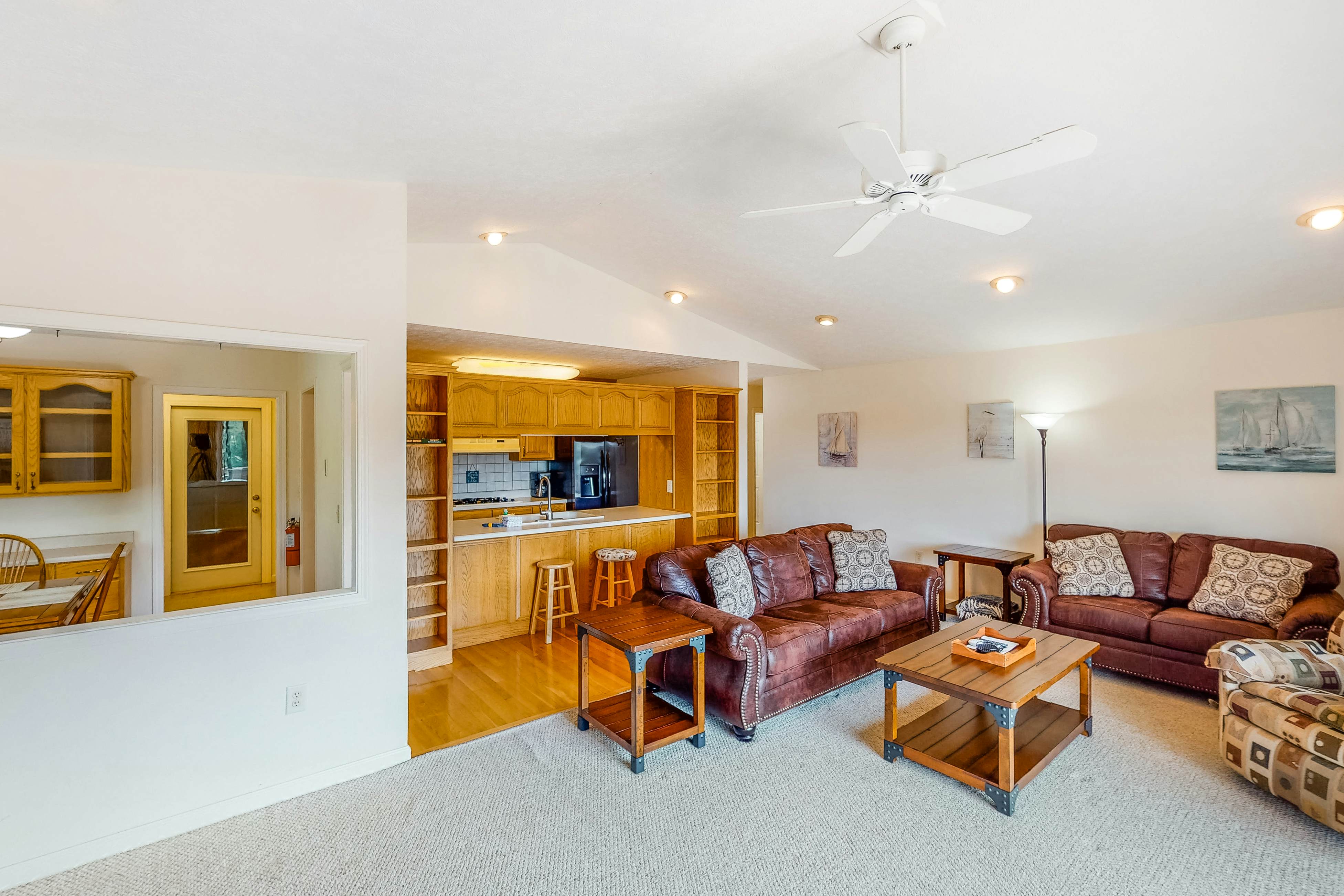 Lakefront Cabin, Sleeps 6 ・Deck・Hot Tub・Pool Table