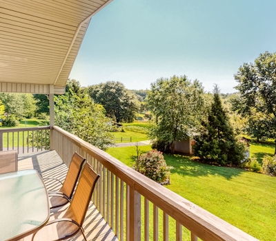 Lakefront Cabin, Sleeps 6 ・Deck・Hot Tub・Pool Table
