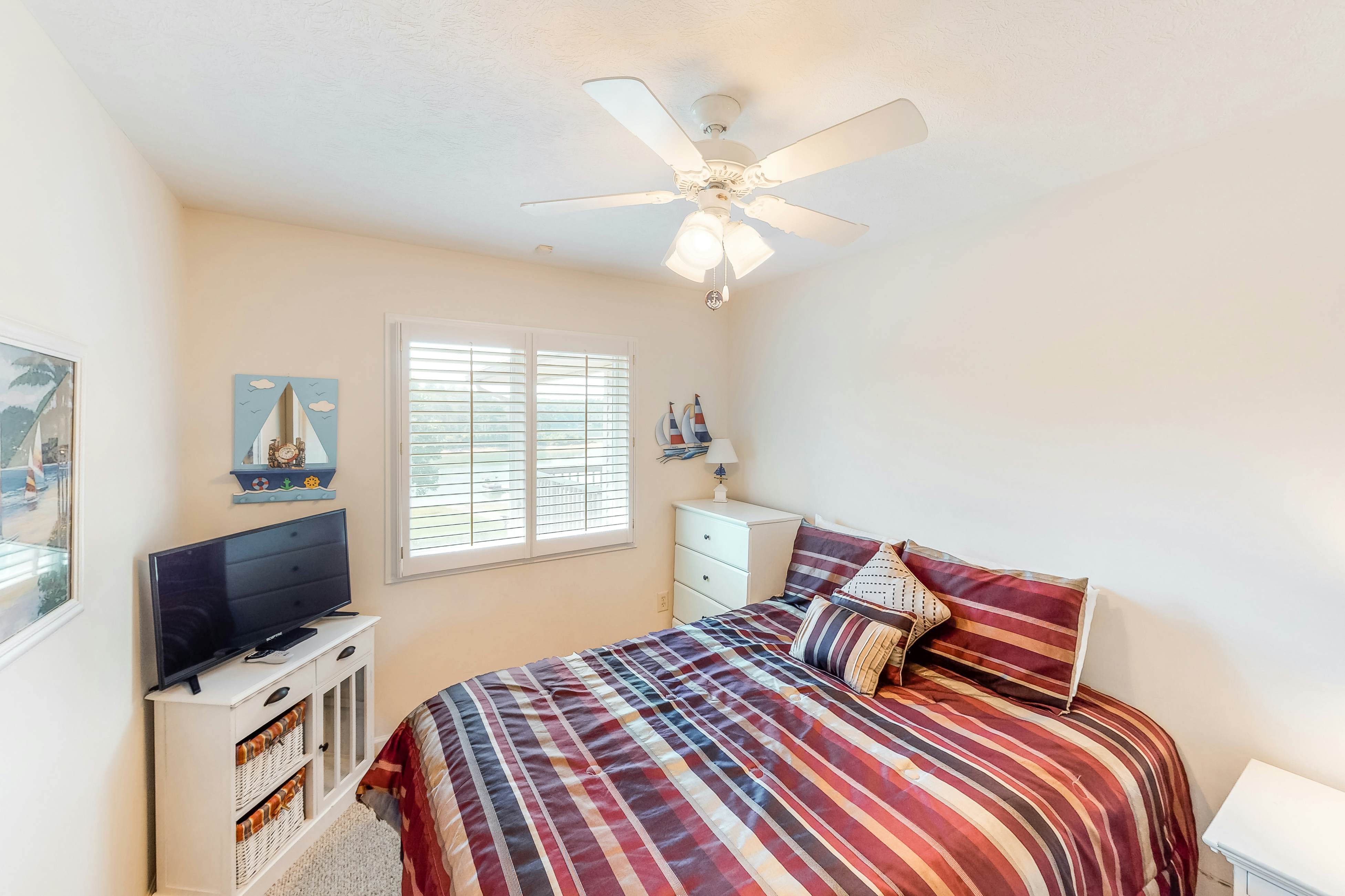 Lakefront Cabin, Sleeps 6 ・Deck・Hot Tub・Pool Table