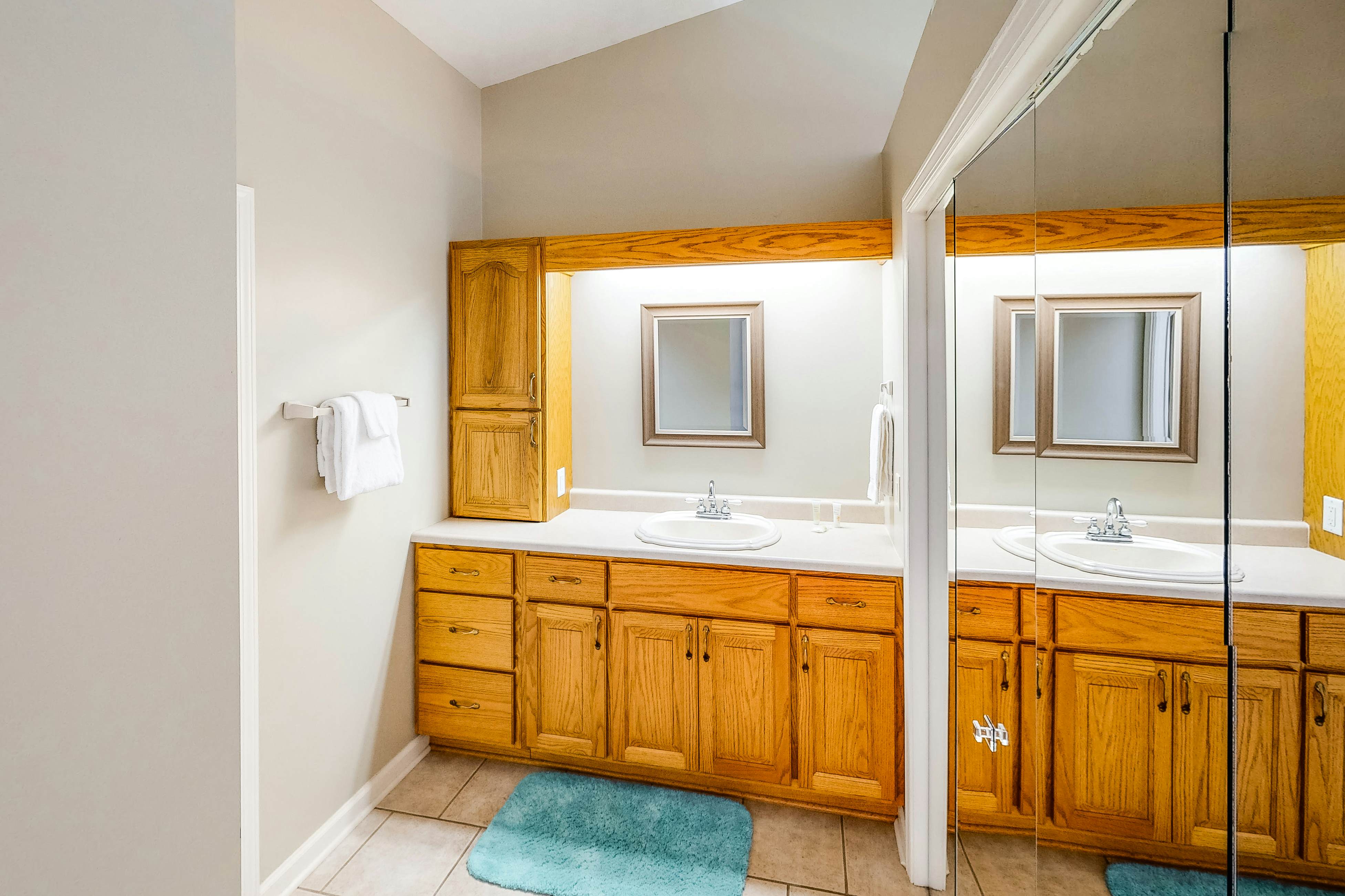 Lakefront Cabin, Sleeps 6 ・Deck・Hot Tub・Pool Table