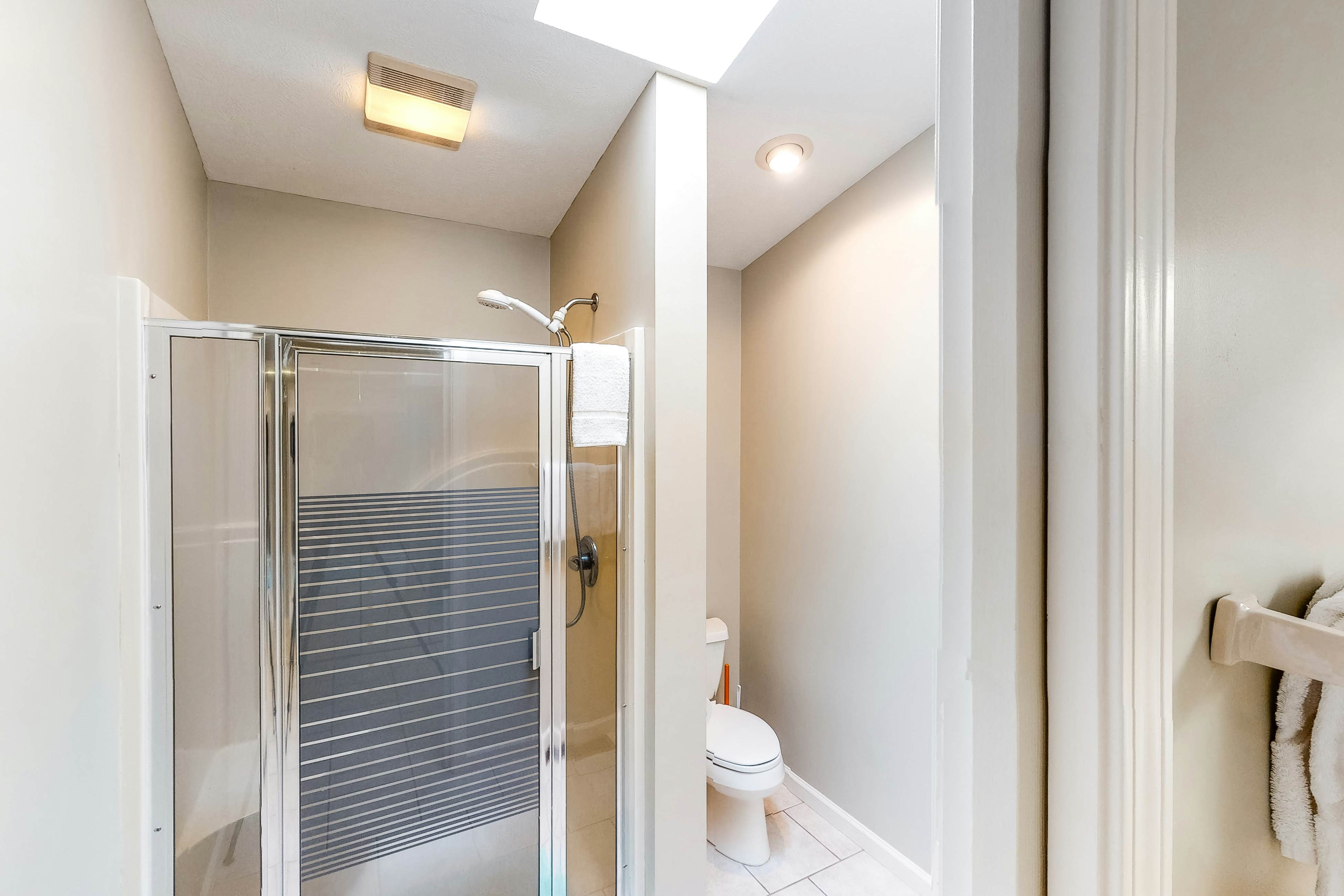 Lakefront Cabin, Sleeps 6 ・Deck・Hot Tub・Pool Table