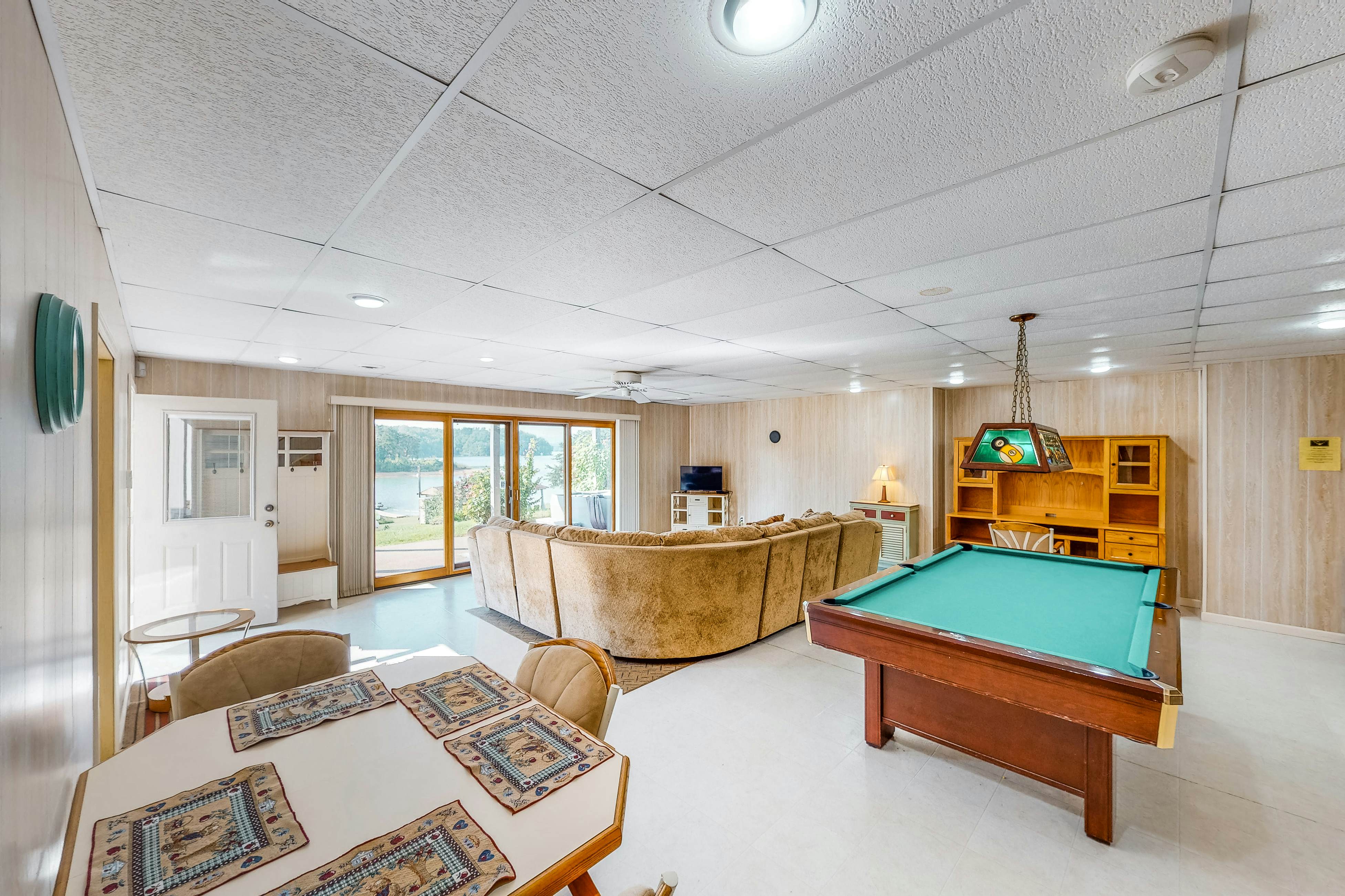 Lakefront Cabin, Sleeps 6 ・Deck・Hot Tub・Pool Table