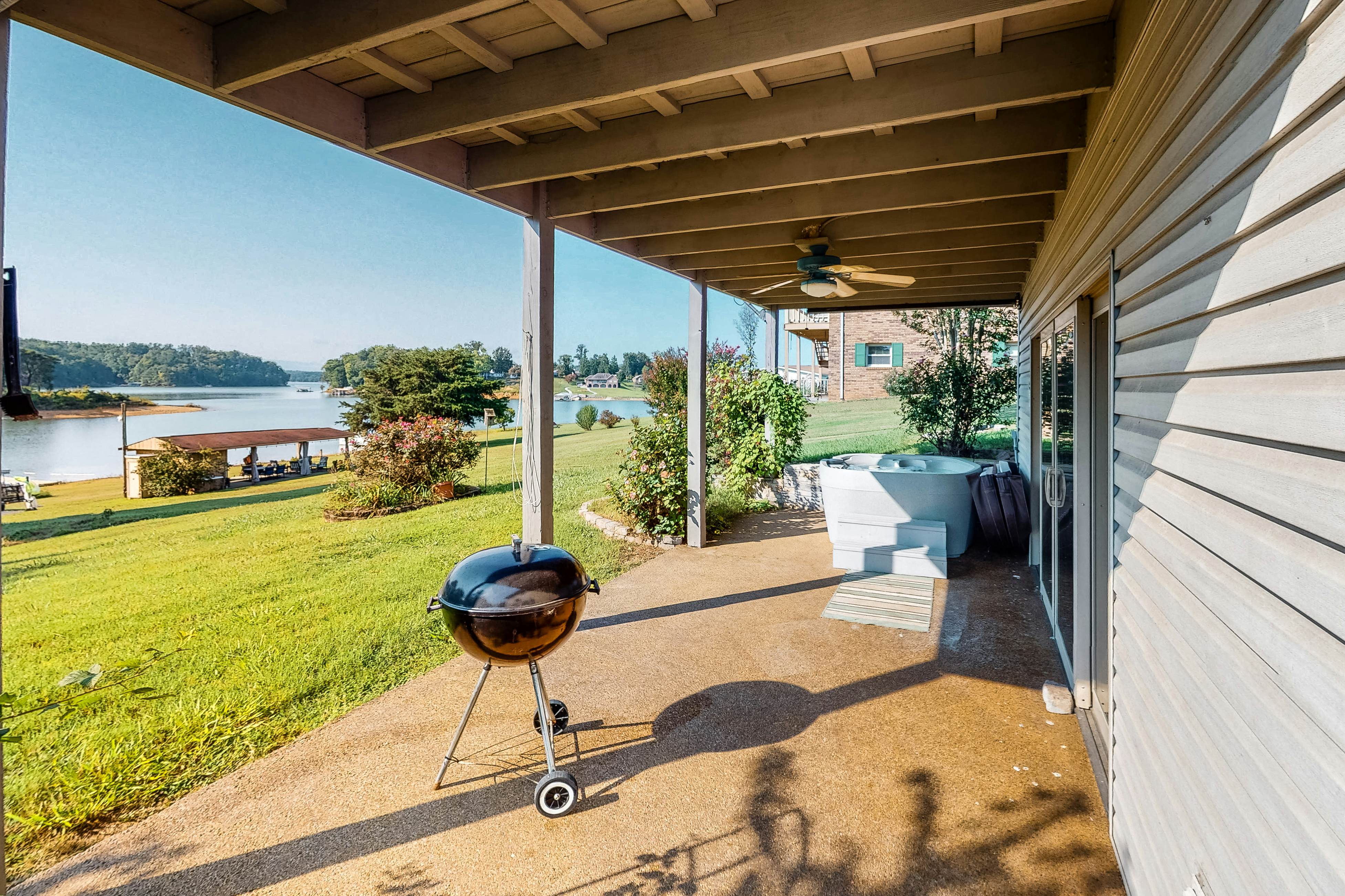 Lakefront Cabin, Sleeps 6 ・Deck・Hot Tub・Pool Table