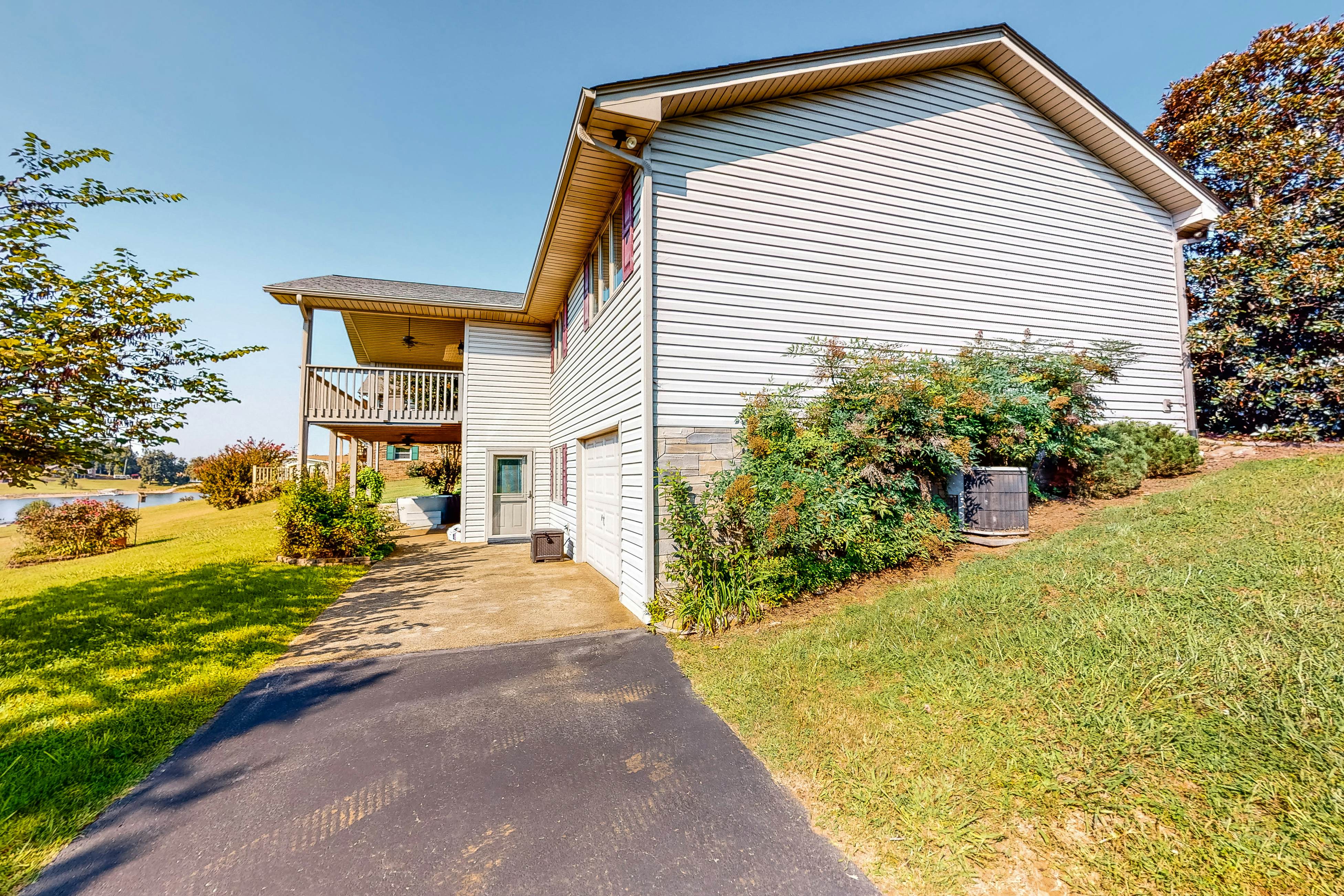 Lakefront Cabin, Sleeps 6 ・Deck・Hot Tub・Pool Table
