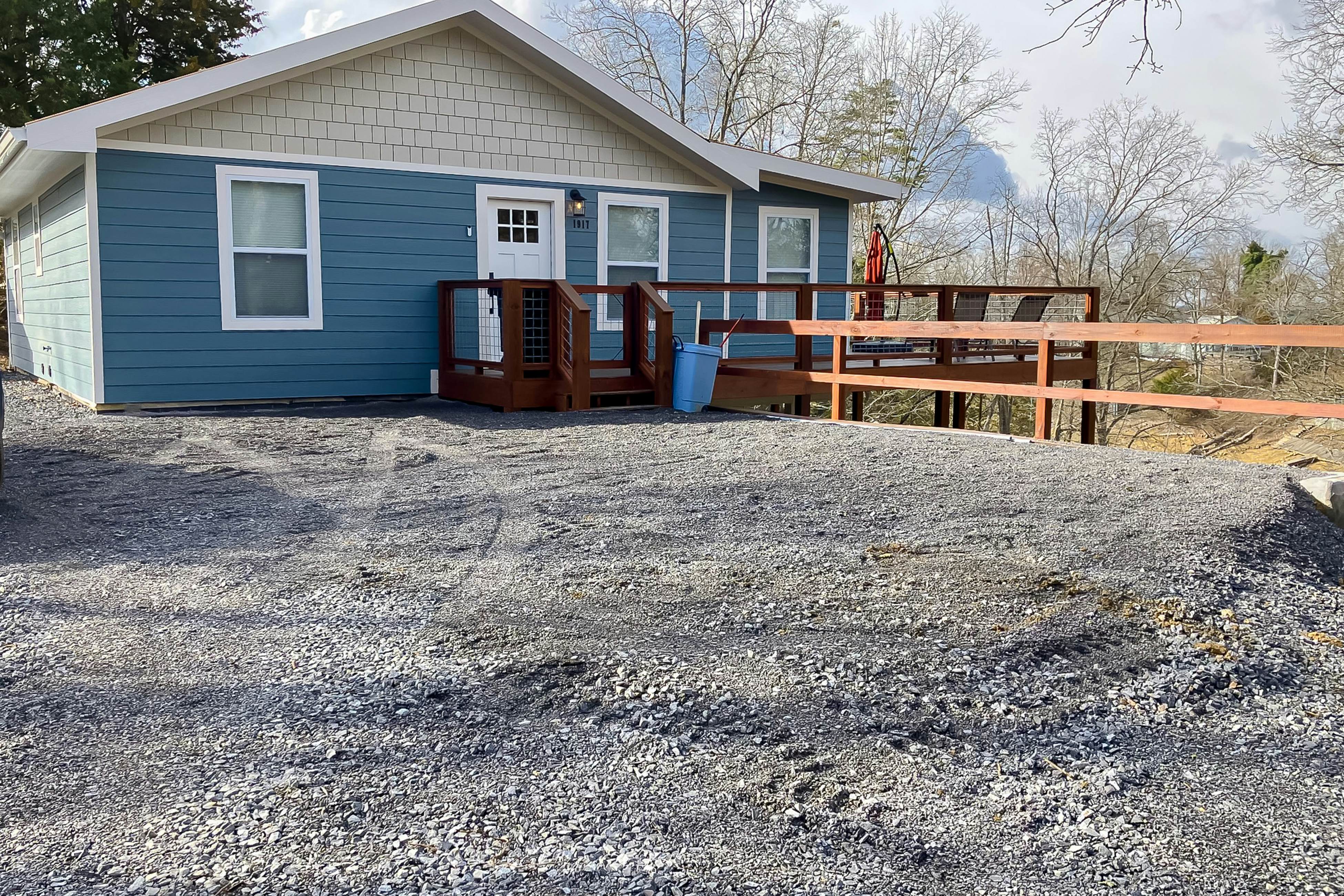 Newly Renovated Home W Private Dock・Deck・Lake View